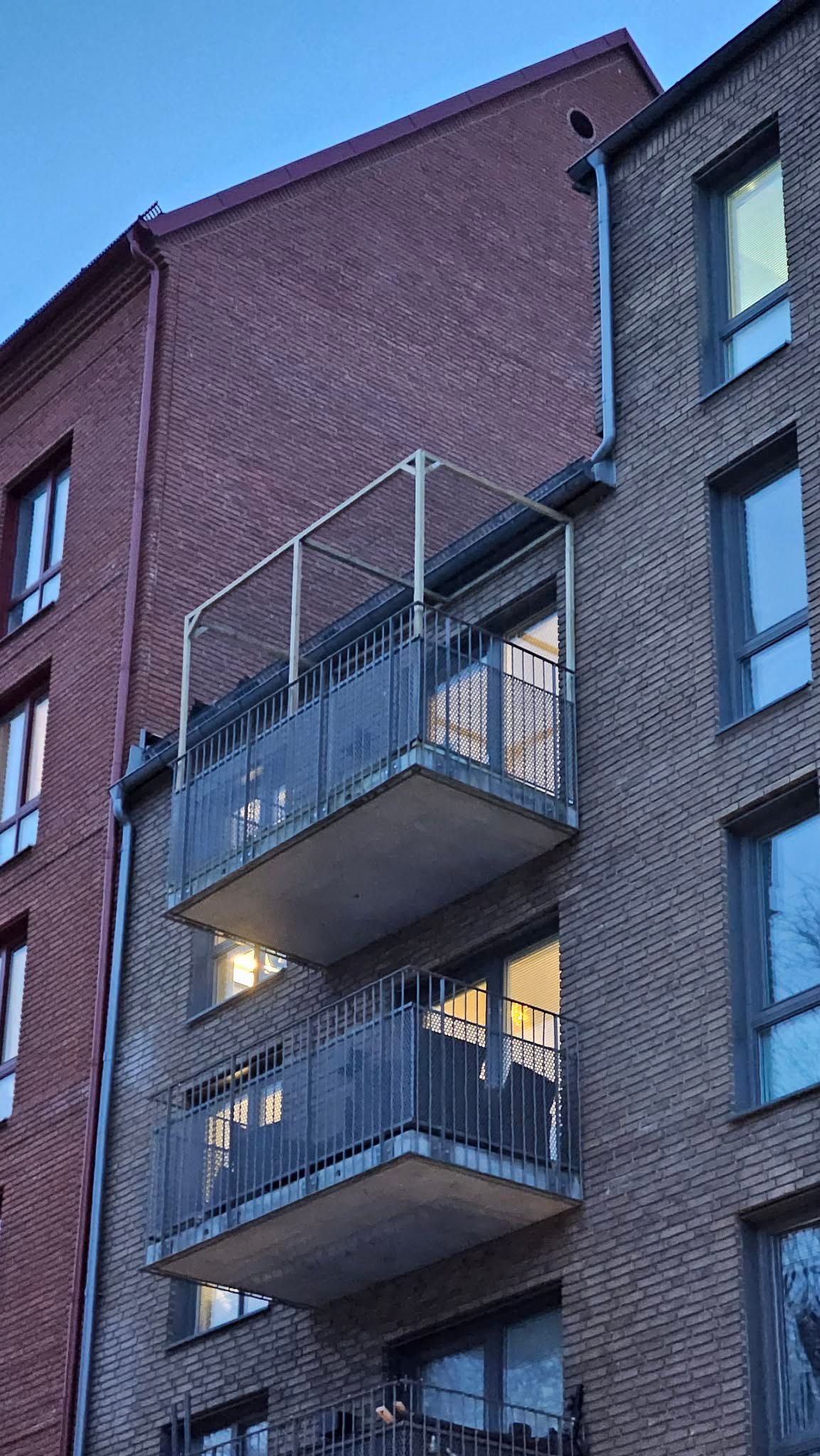 Näta in din balkong i Malmö - Skåne. Kattsäkring av balkong. Näta in balkongen. Kattbalkong Malmö - Lund - Lomma - Skåne