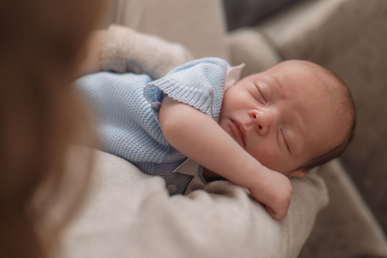 Natural newborn photography session in Dorset, UK