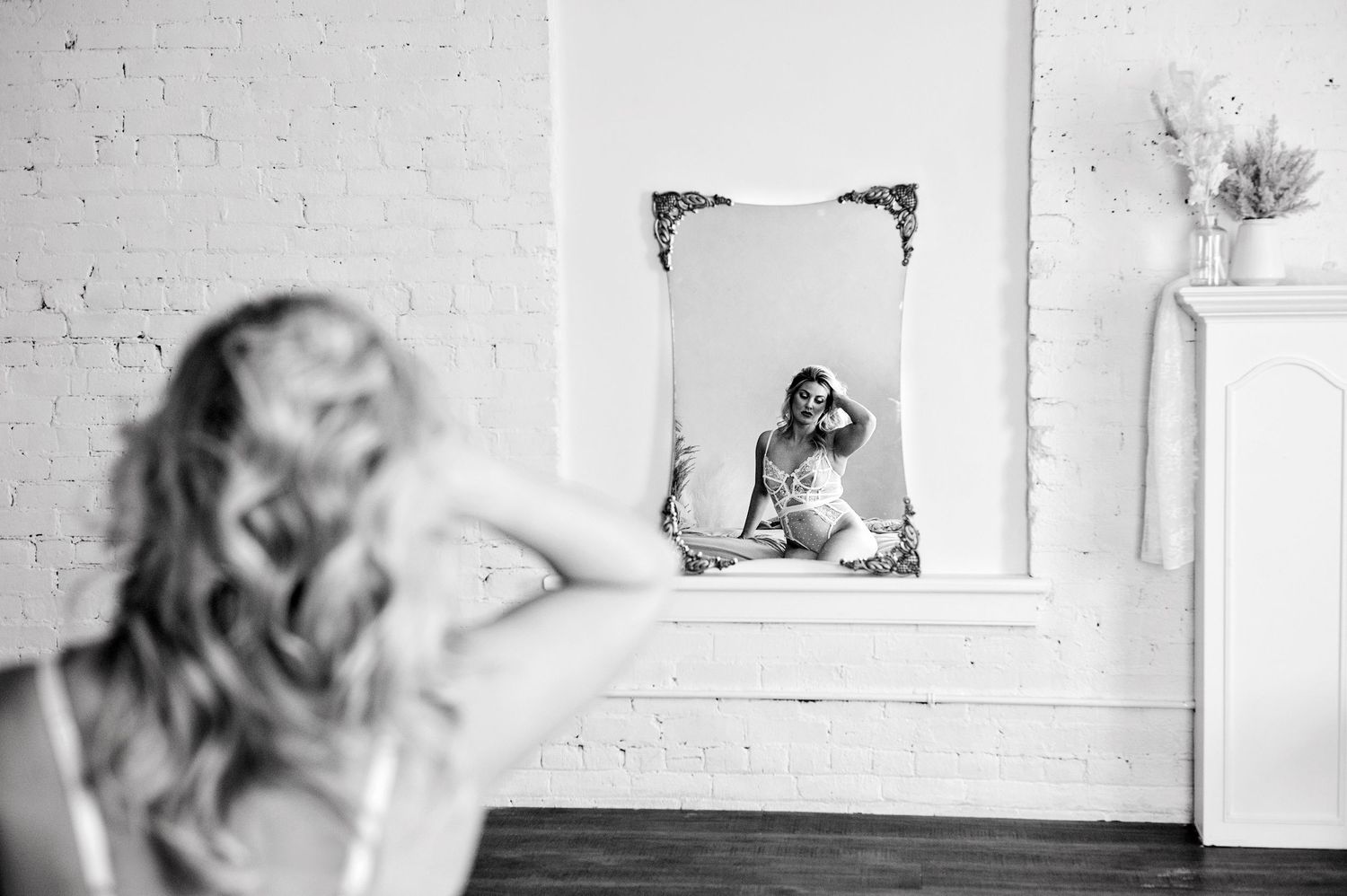 Boudoir posing in mirror. Ottawa Boudoir Photographer