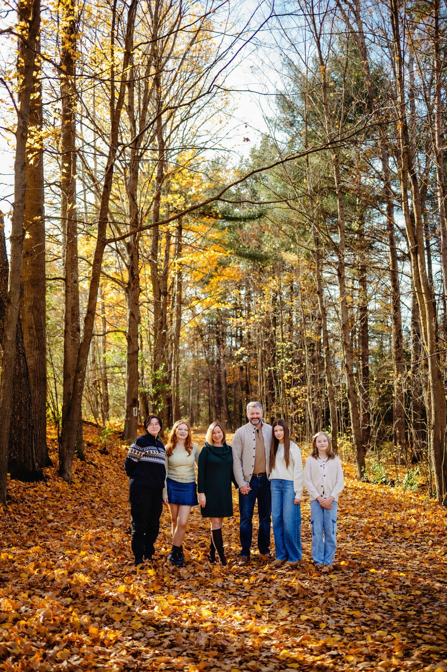 Mom and Dad with teen kids. Ottawa Family Photographer. Ottawa Fall Minis Photographer