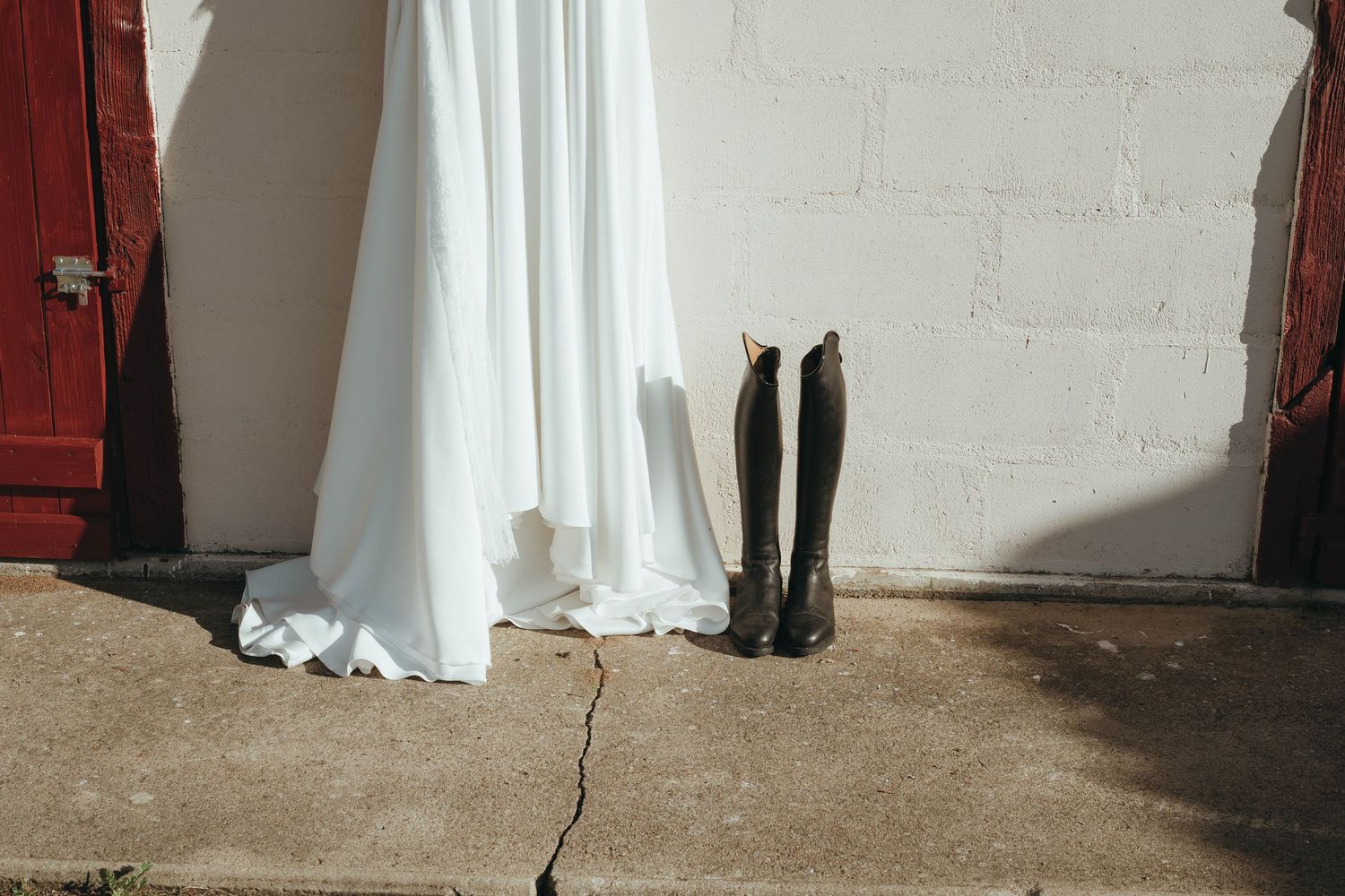 photographe mariage Maine-et-Loire
Haras de la Potardière  robe de mariée et botte d'équitation mariée cavalière