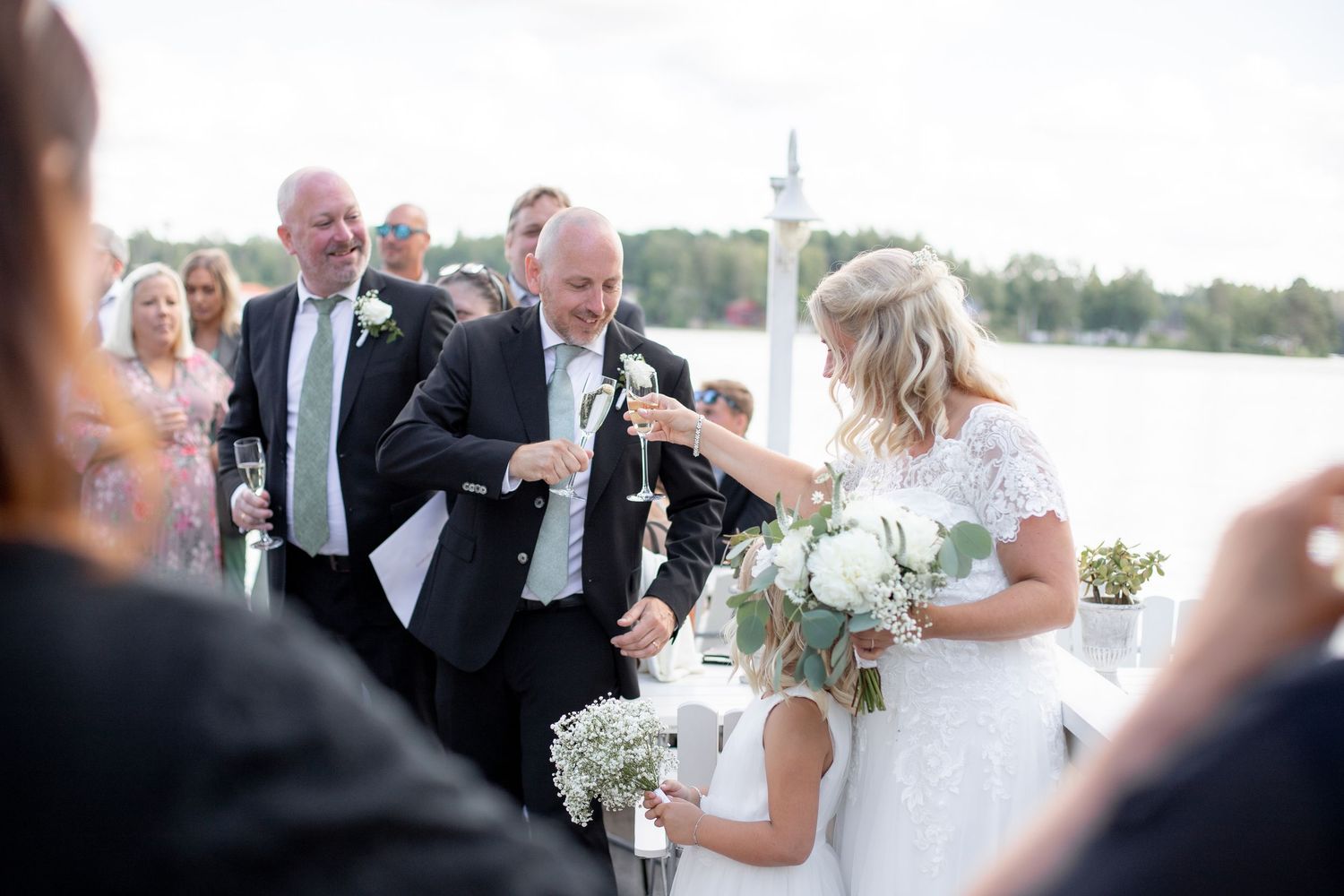 Jag är bröllopsfotograf i Katrineholm och fotograferar bröllop i hela sörmland / östergötland, bland annat Nyköping, Norrköping, Linköping.