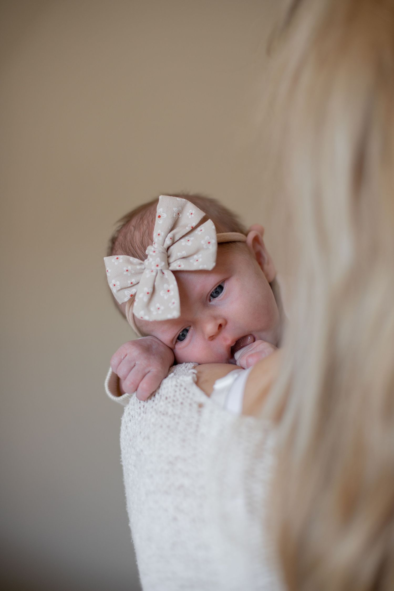 Nyfödd under en familjefotografering.