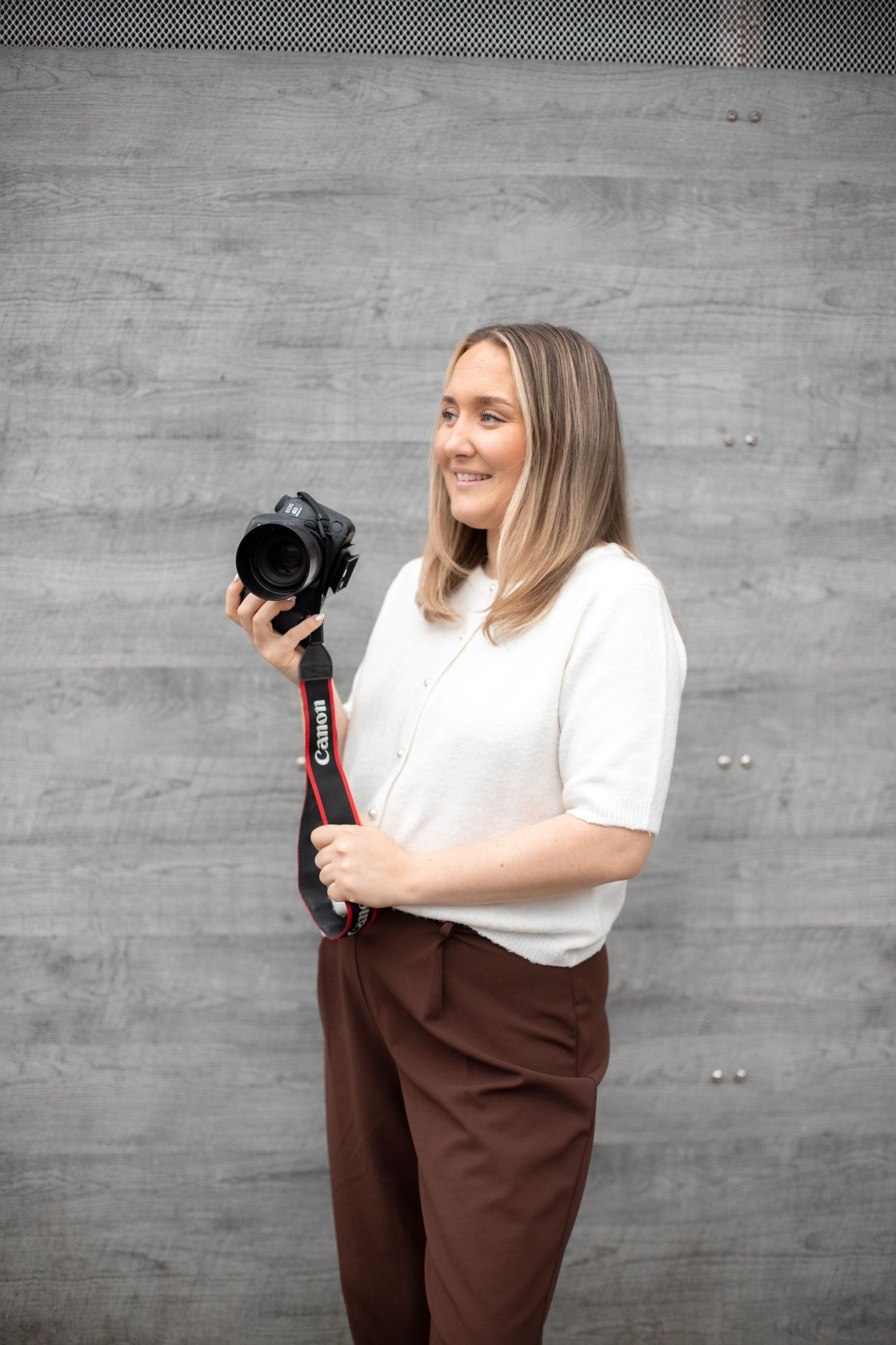 Jag är bröllopsfotograf i Katrineholm och fotograferar bröllop i hela sörmland / östergötland, bland annat Nyköping, Norrköping, Linköping.