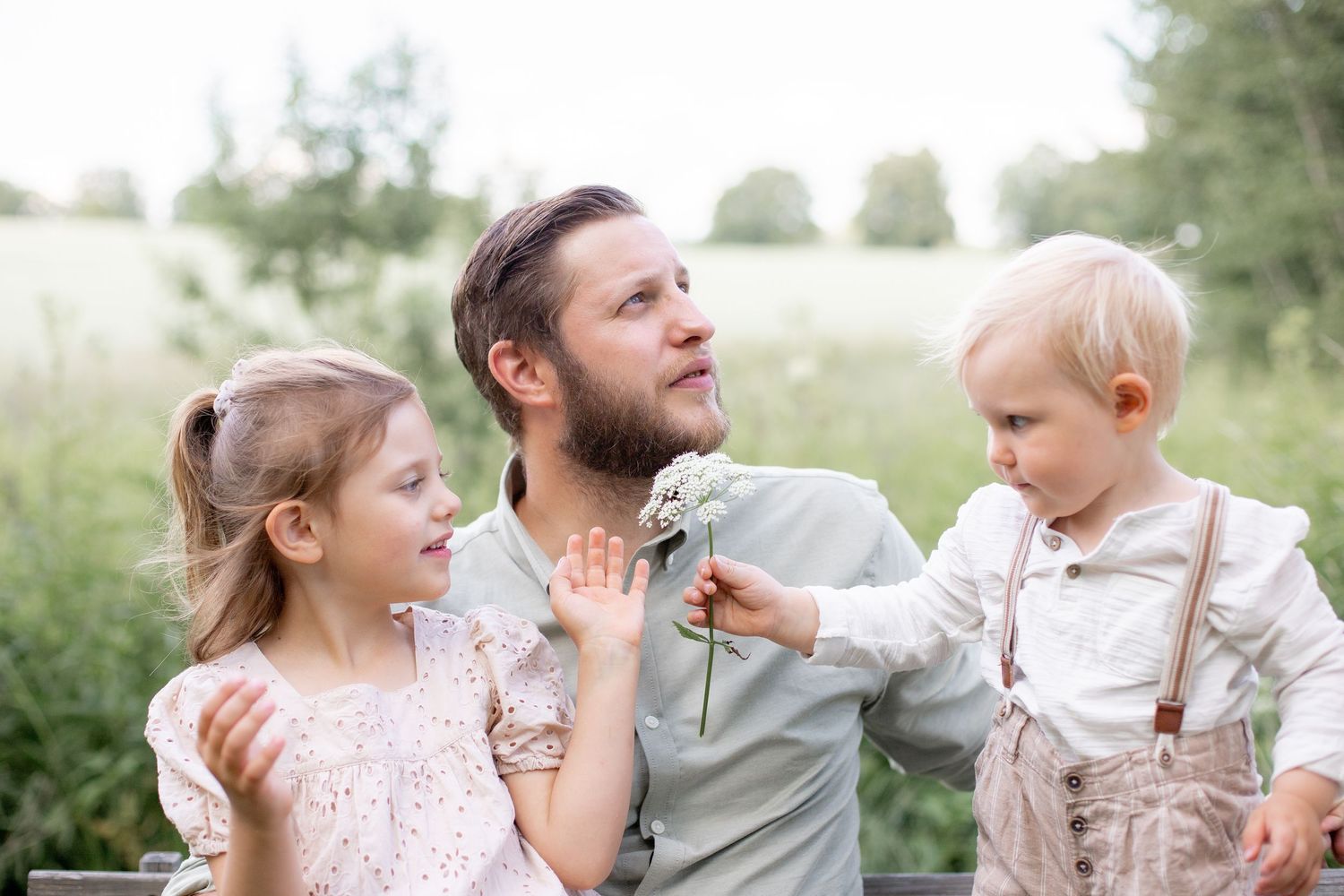 Familjefotografering i Katrineholm under sommarens vackraste tid.
