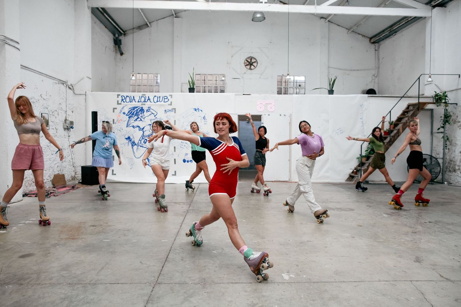 Peachy teaching roller quads dancing