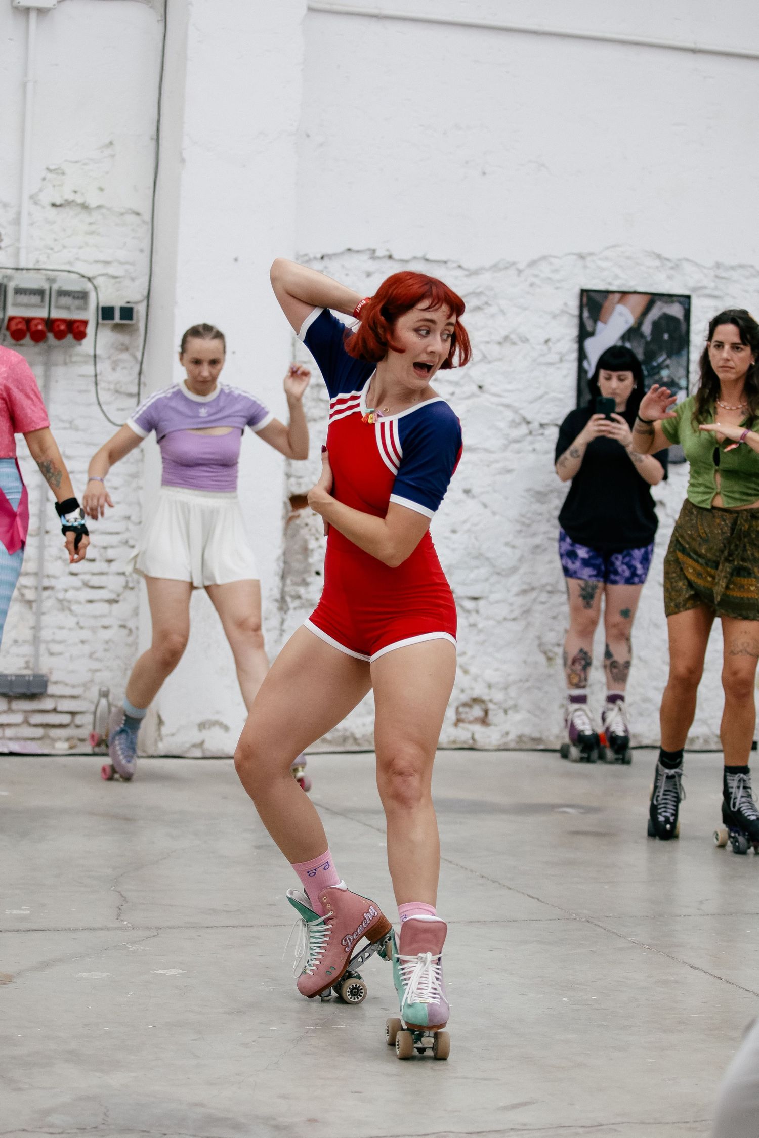 Peachy teaching roller quads dancing