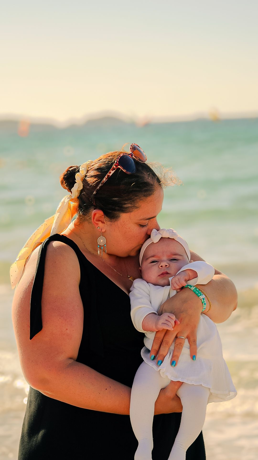 Jeunes mamans lors d'une séance photo naissance en lumière naturelle à Hyères.