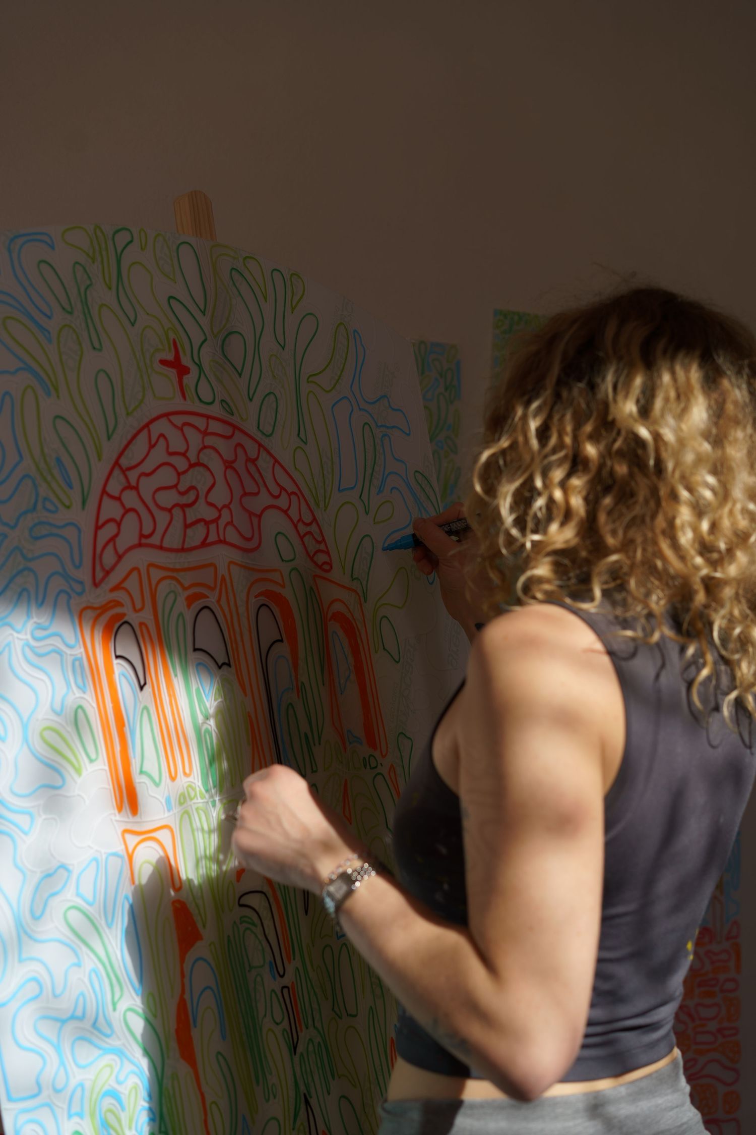 Artiste réalisant un vitrail pour le Jules César à Arles pour Murmuse.