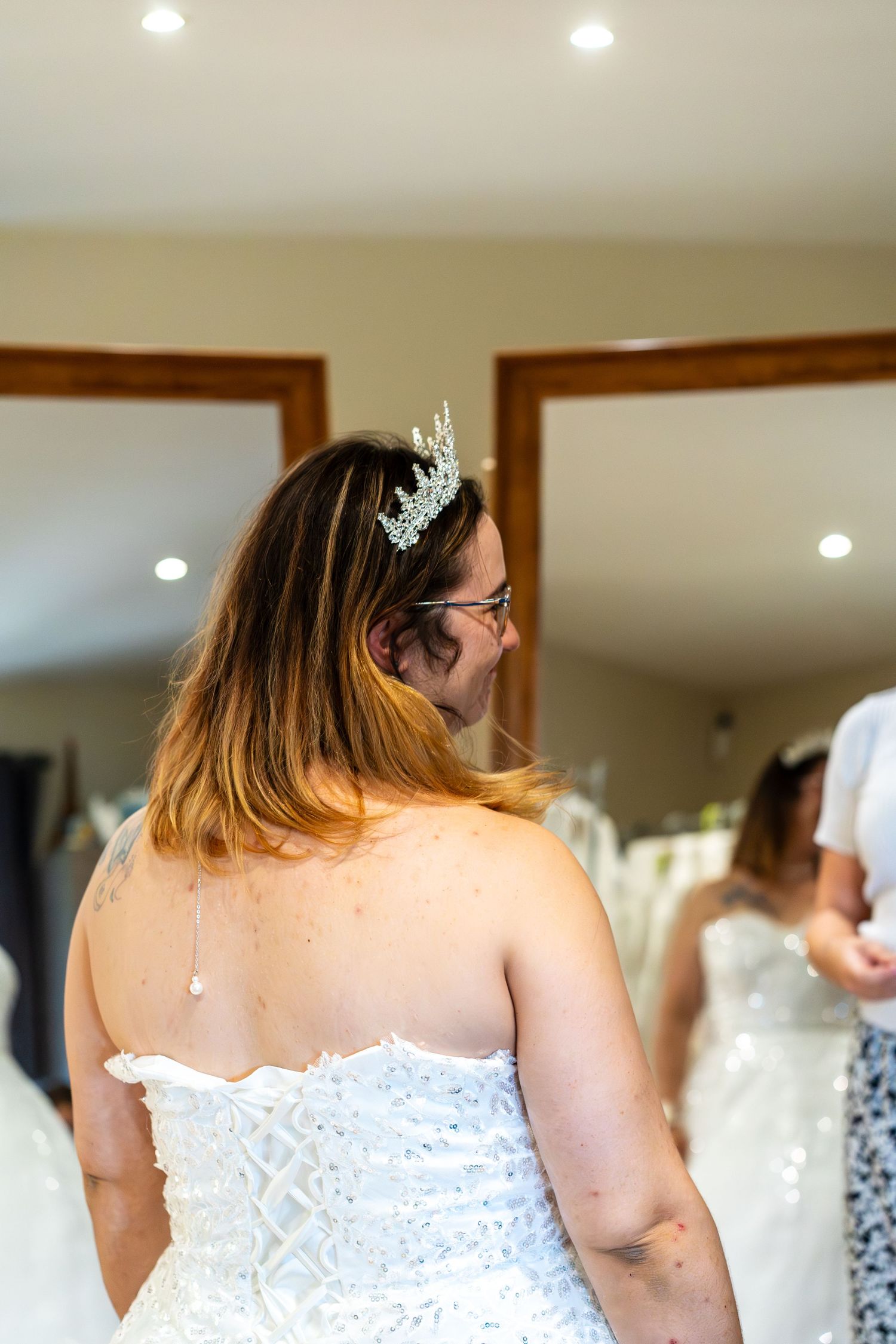 Robes de la mariée lors des essayages en Ariège.
