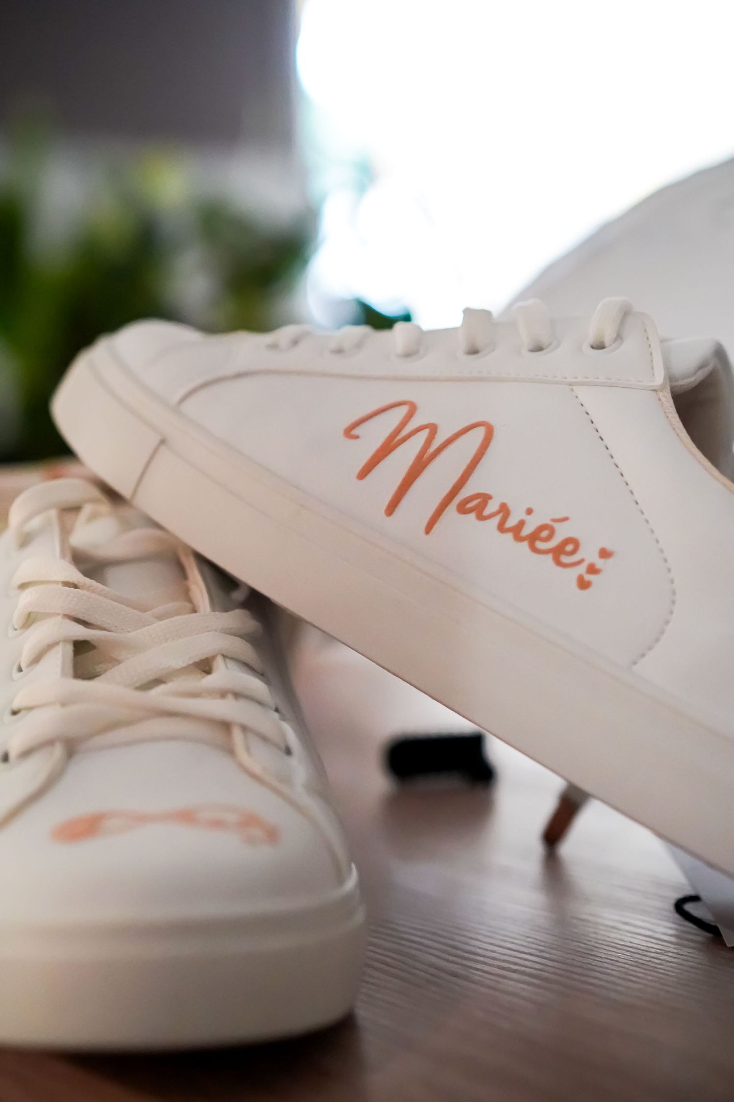 Chaussures de la mariée lors des essayages en Ariège.