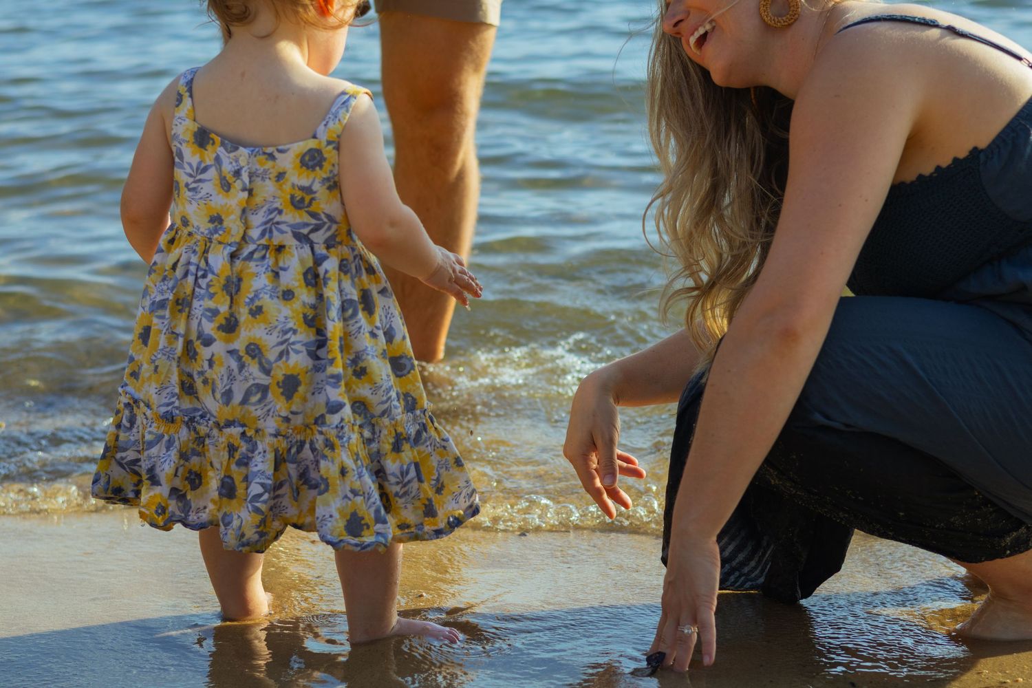 Family photography session at Windjammer Park in Tega Cay, South Carolina.