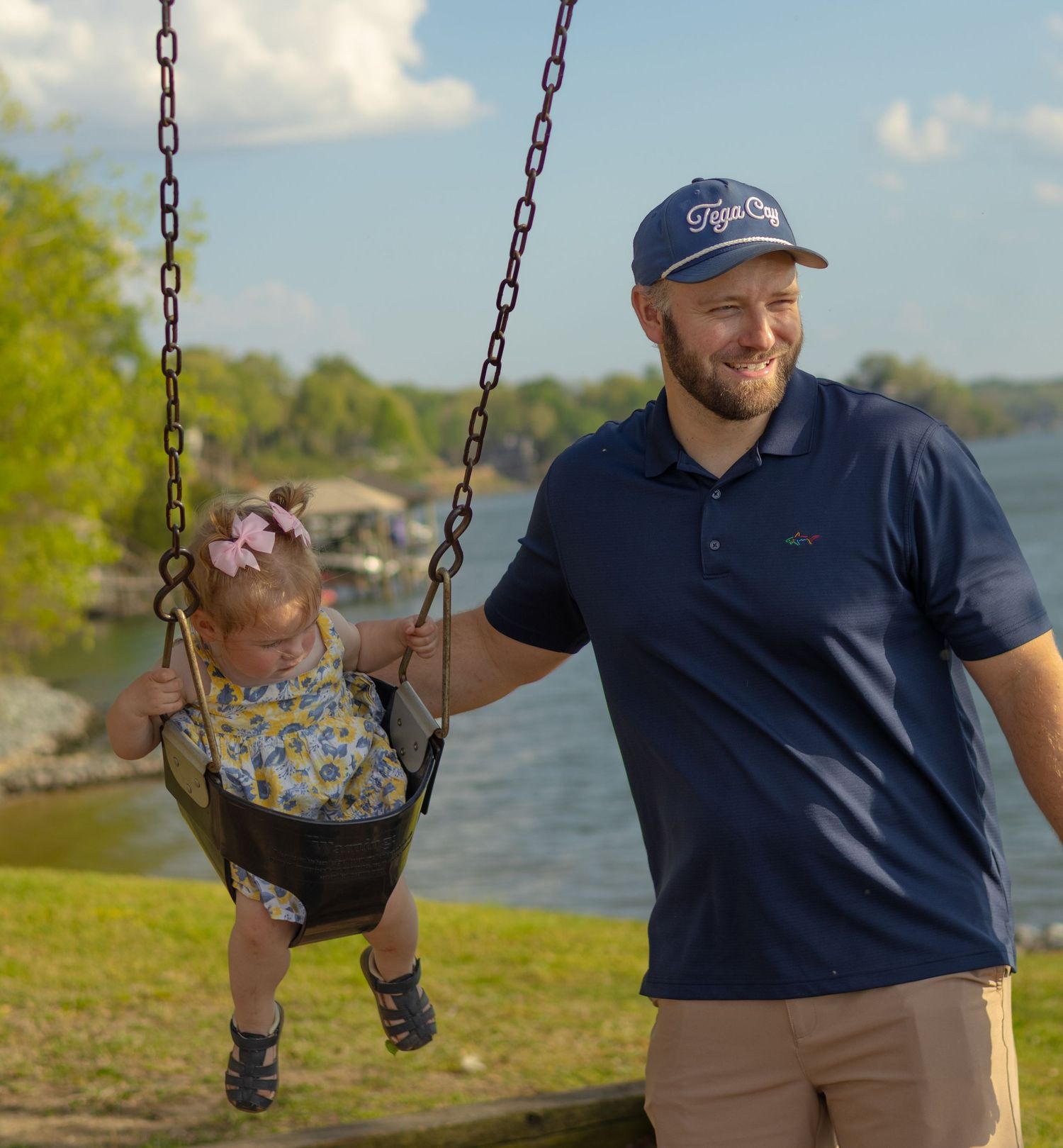 Family photography session at Windjammer Park in Tega Cay, South Carolina.