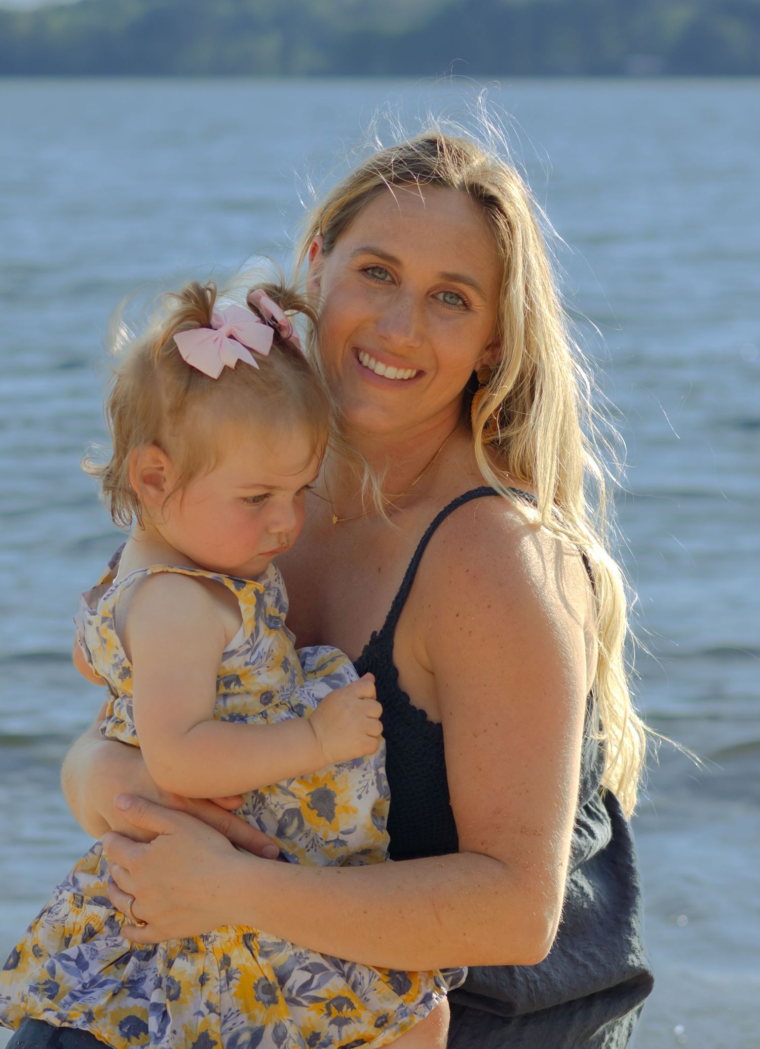 Family photography session at Windjammer Park in Tega Cay, South Carolina.