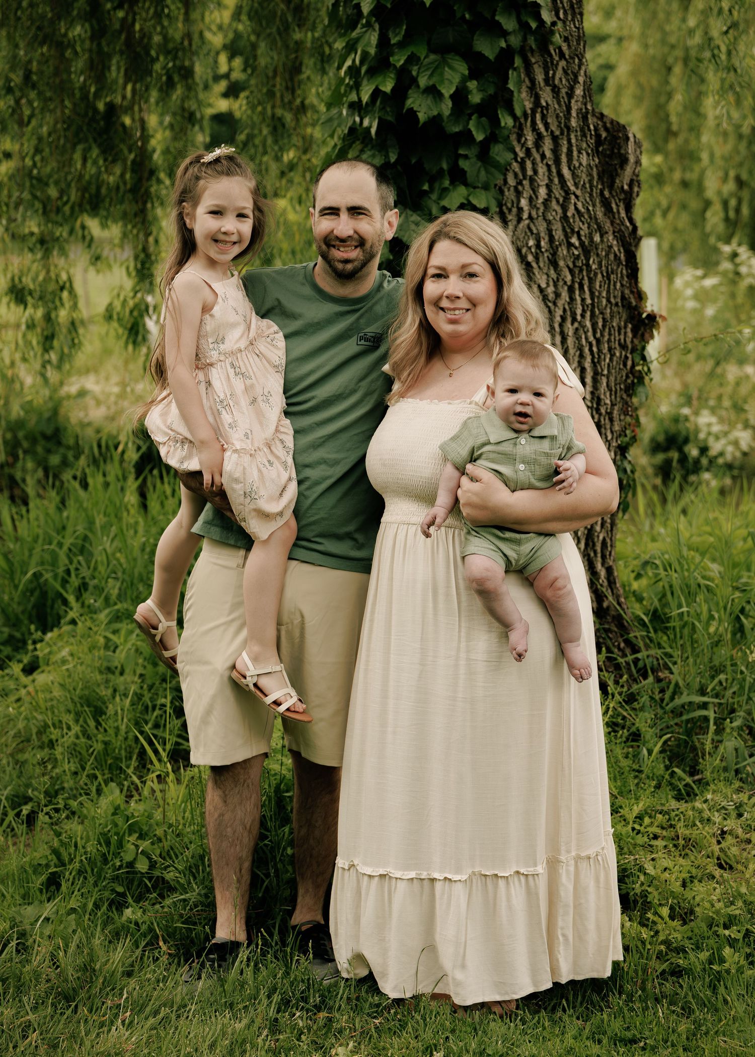earthy, romantic, green family photos