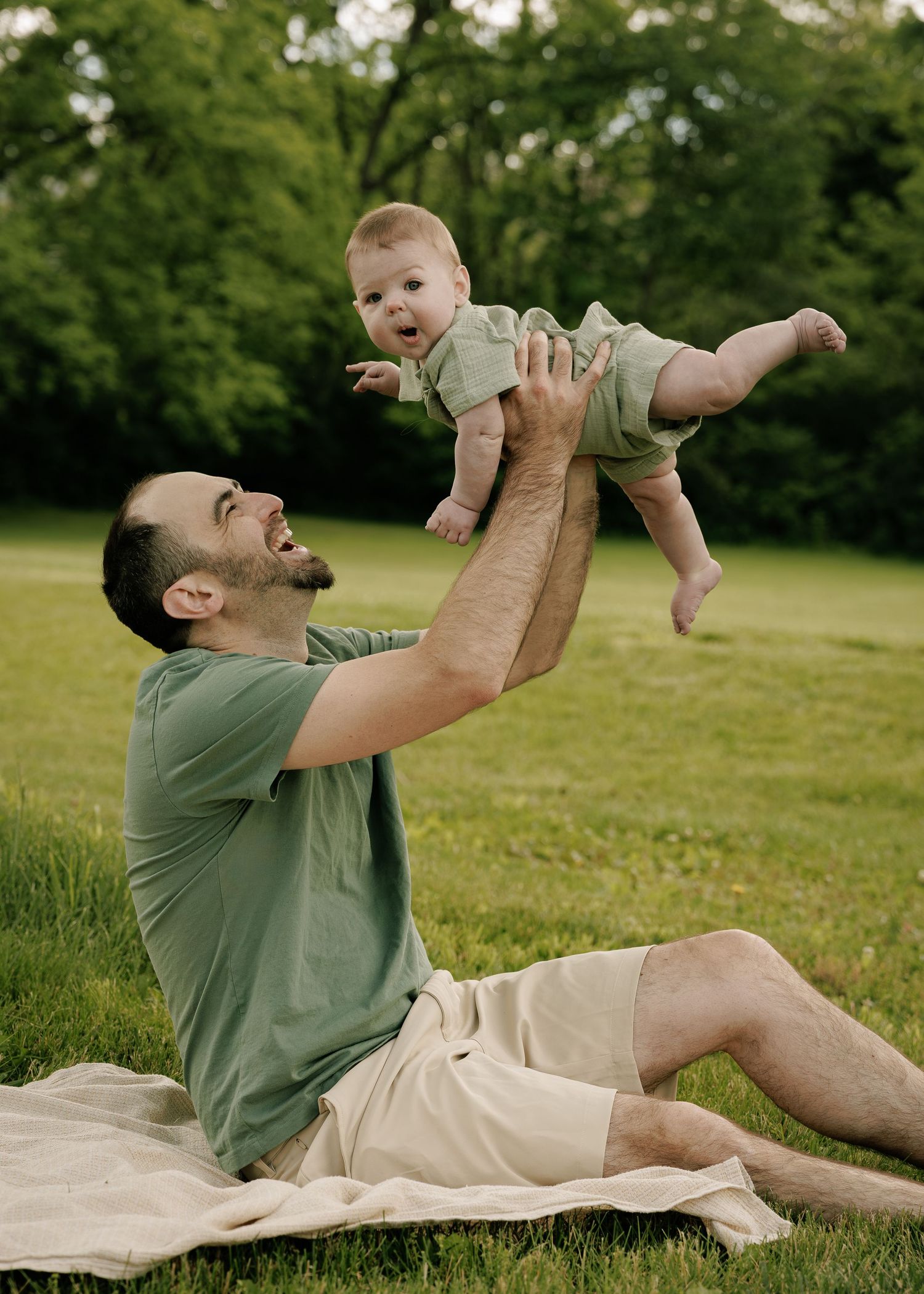 earthy, romantic, green family photos