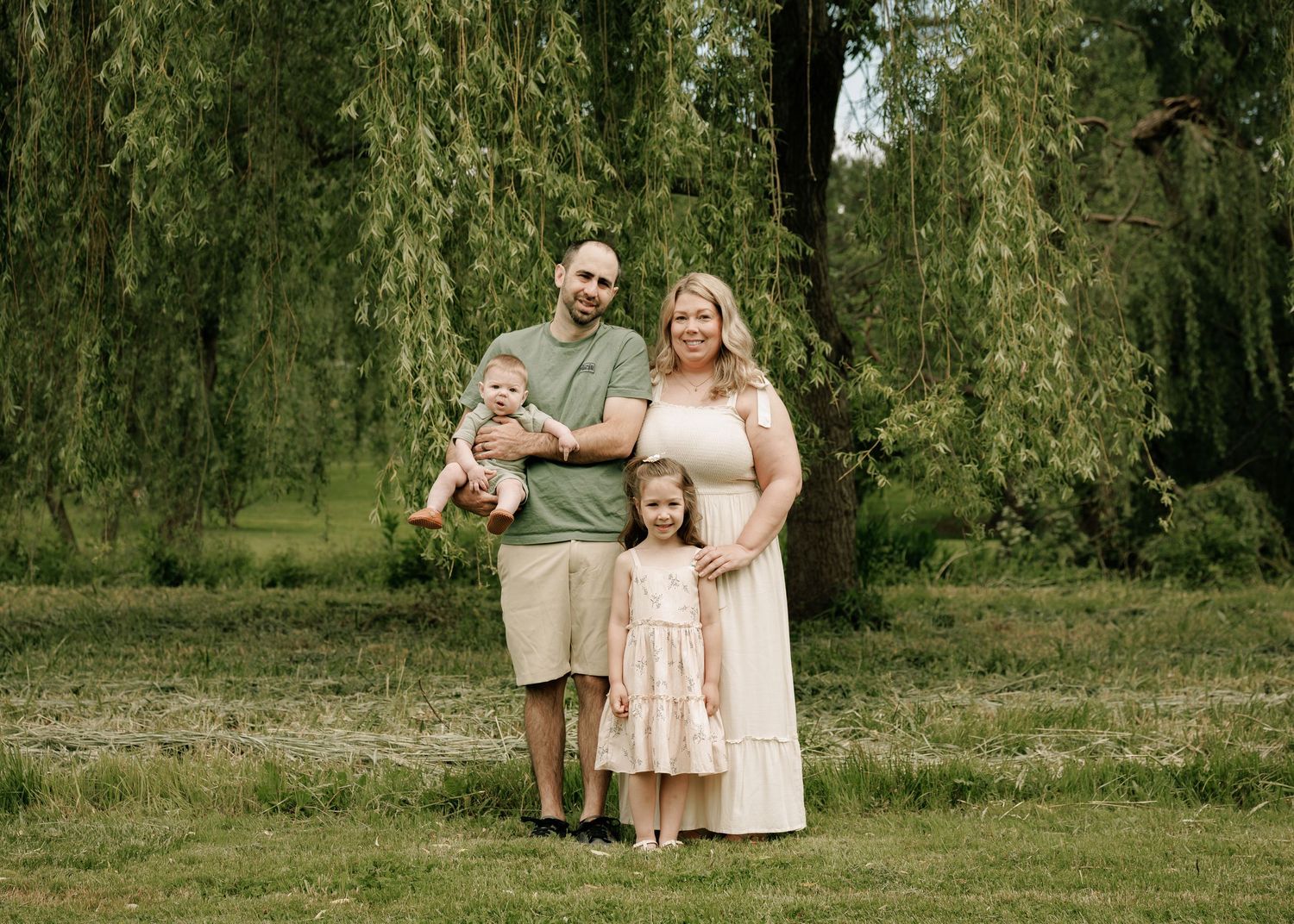 earthy, romantic, green family photos