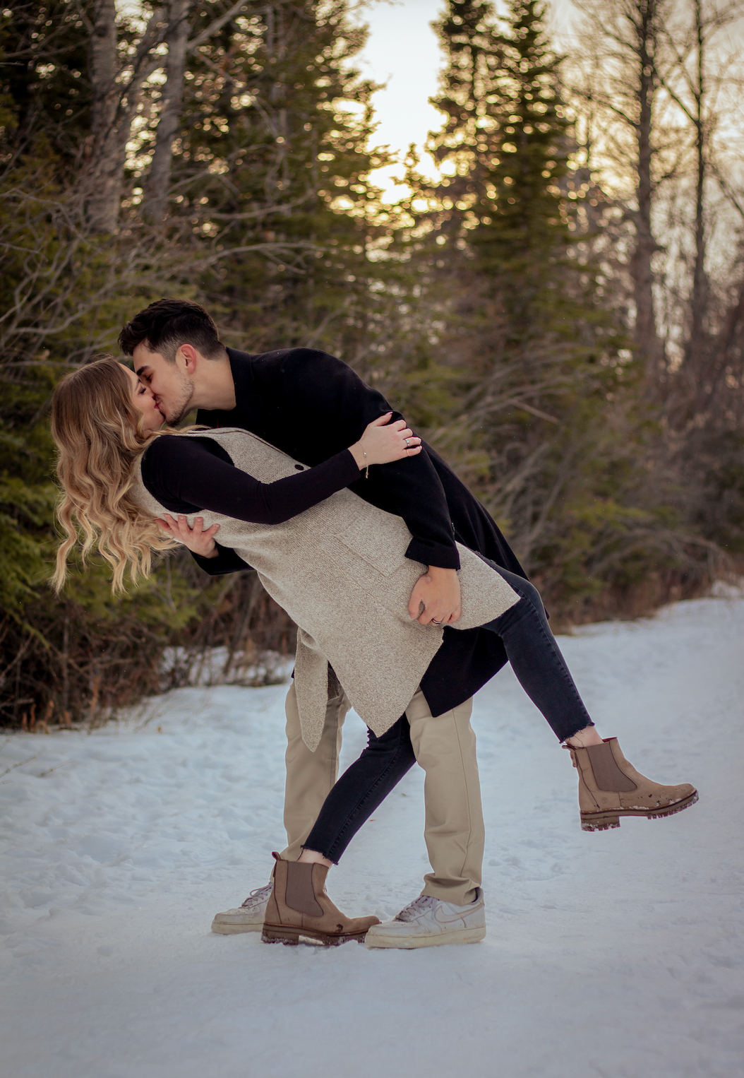 Man and women doing a dip while kissing and dancing