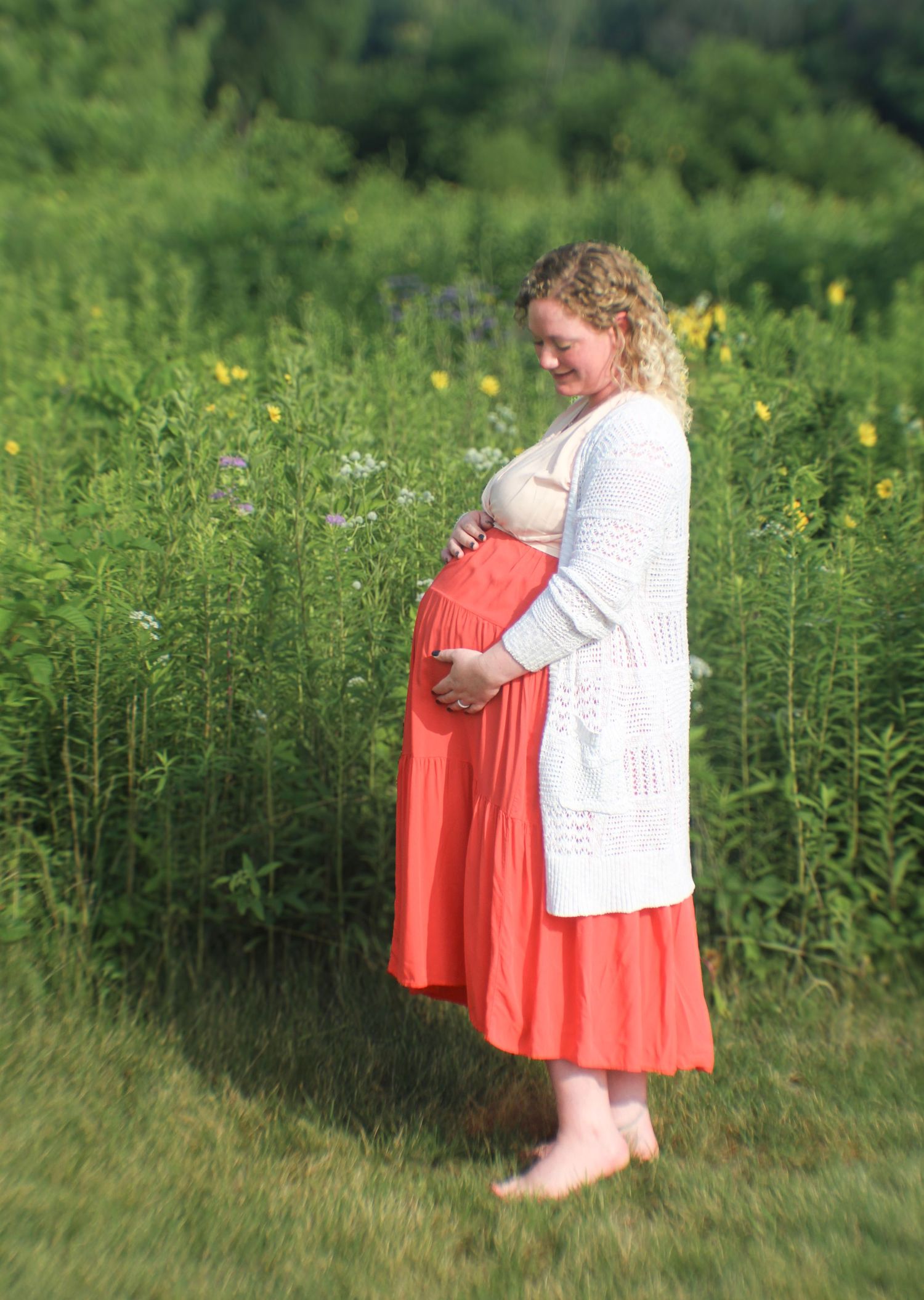 Indianapolis maternity photographer capturing pregnancy, family, and lifestyle moments with natural, timeless outdoor images.