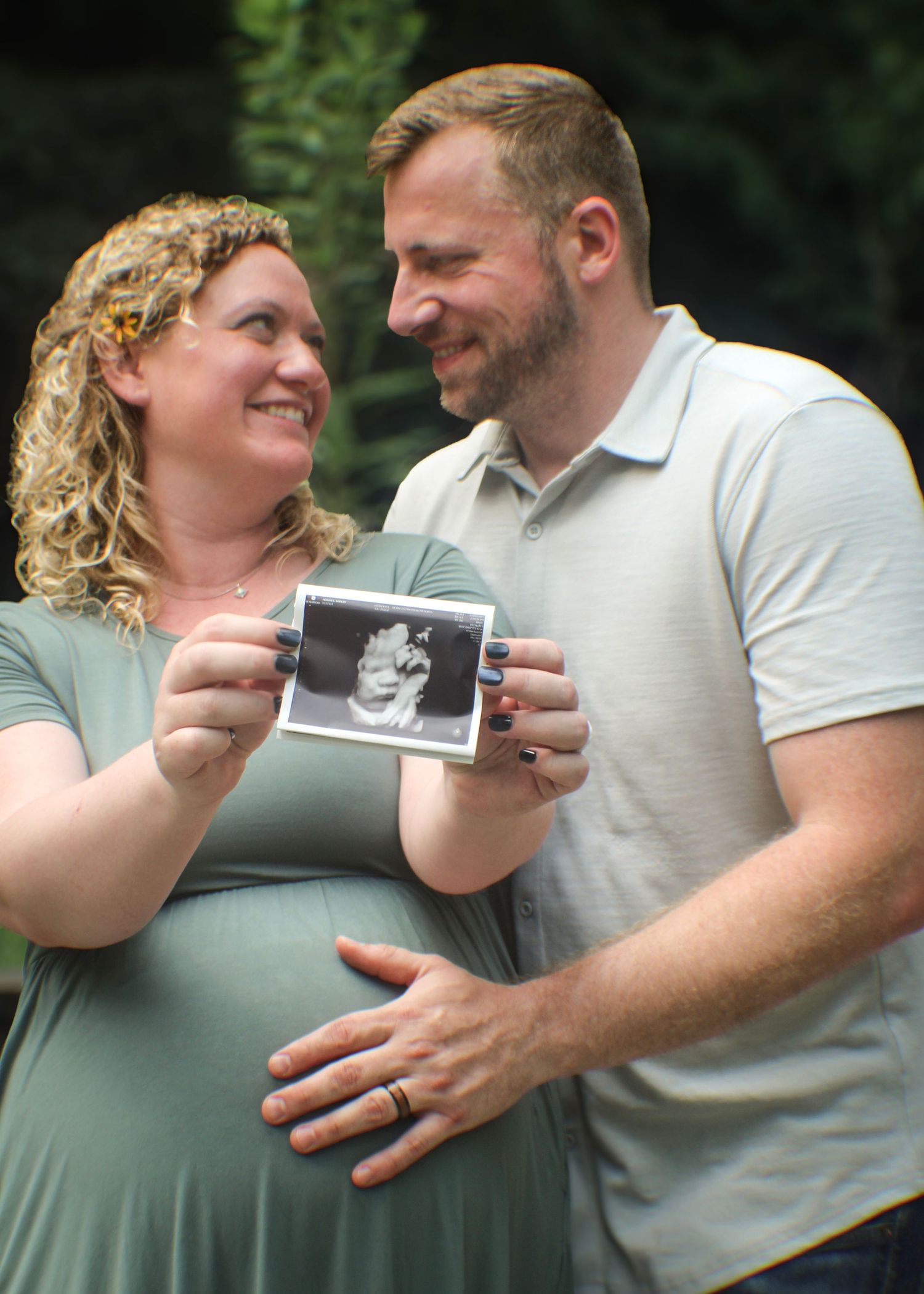 Indiana maternity photographer capturing pregnancy, family, and lifestyle moments with natural, ultrasound images