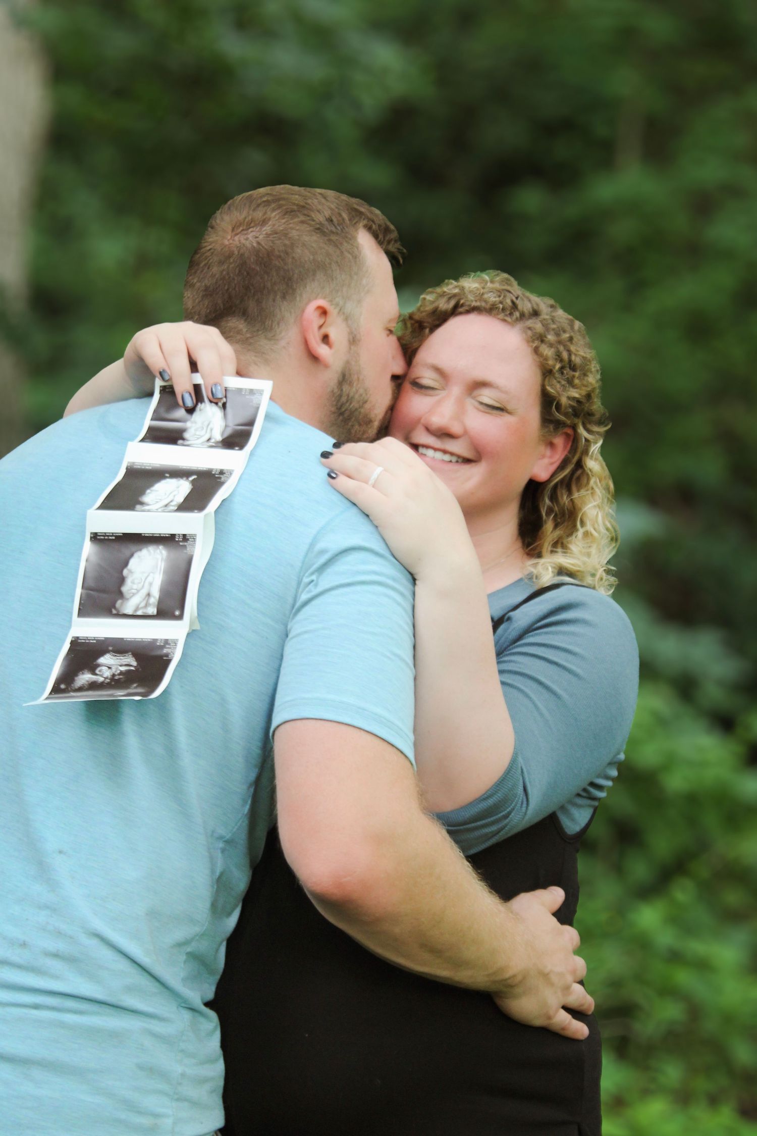 Indiana maternity photographer capturing pregnancy, family, and lifestyle moments with natural, ultrasound images