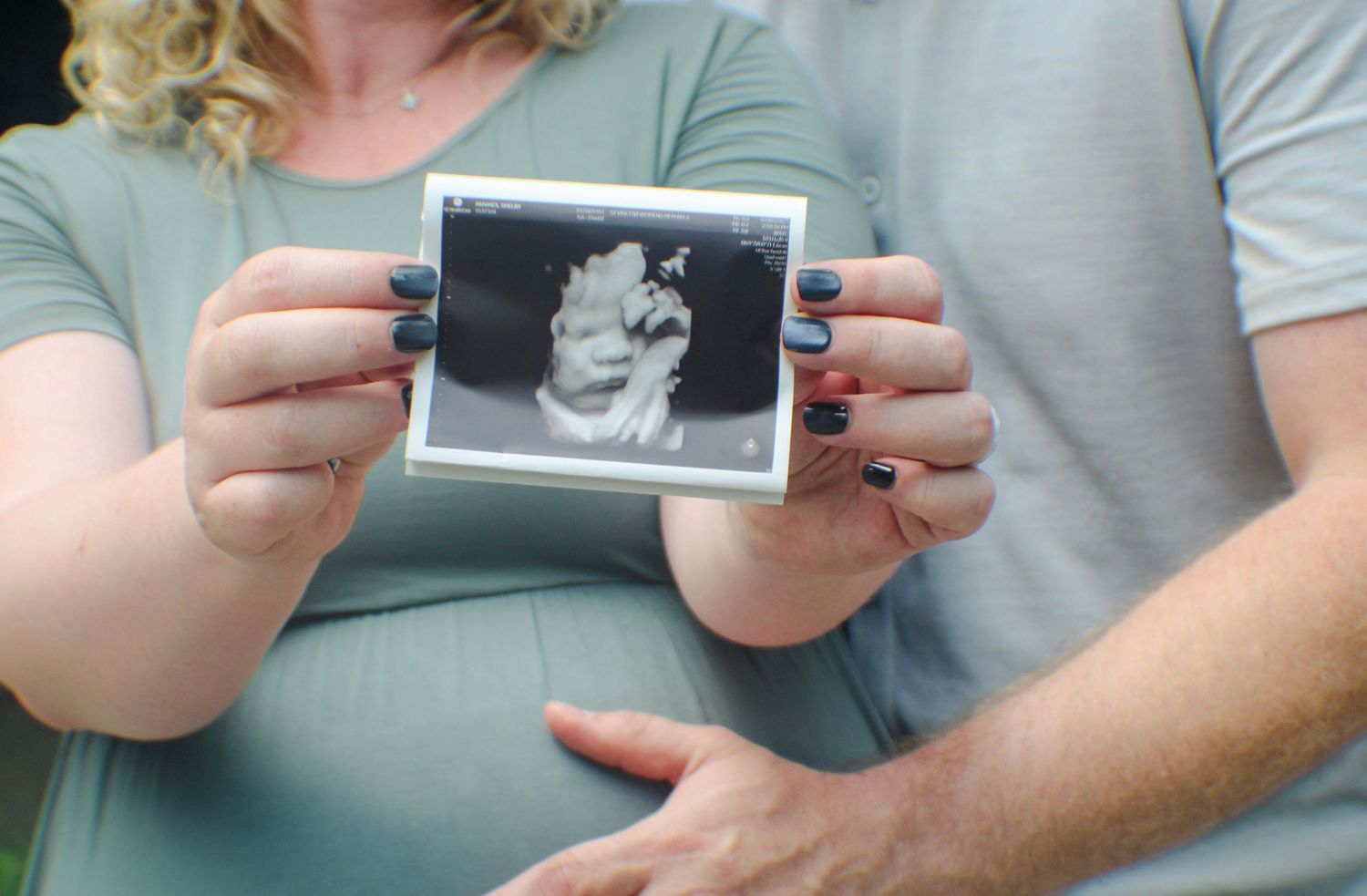 Indianapolis maternity photographer specializing in celebrating your pregnancy journey