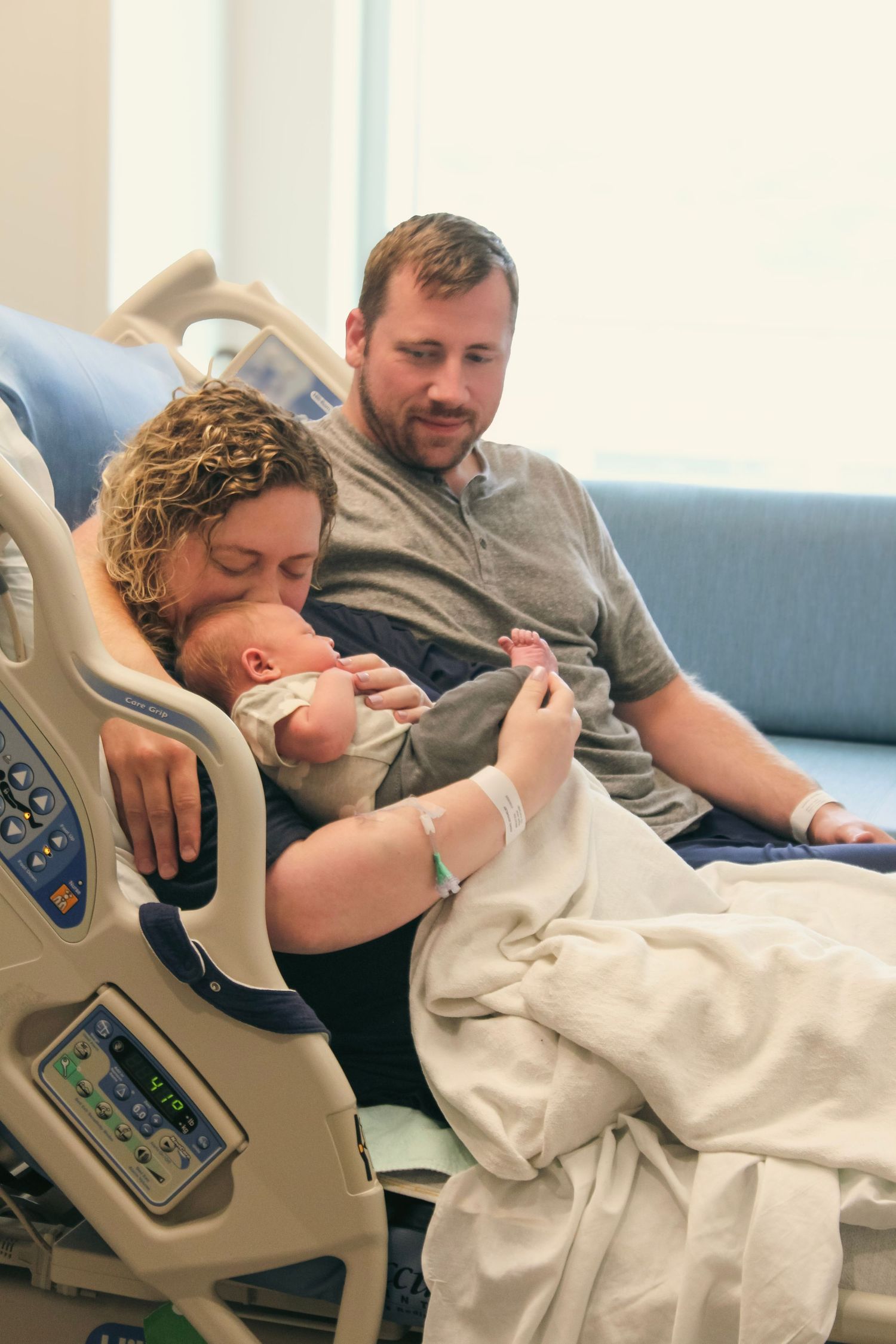 Indianapolis Fresh 48 newborn photography capturing your baby’s first moments with natural, intimate, and heartfelt images.