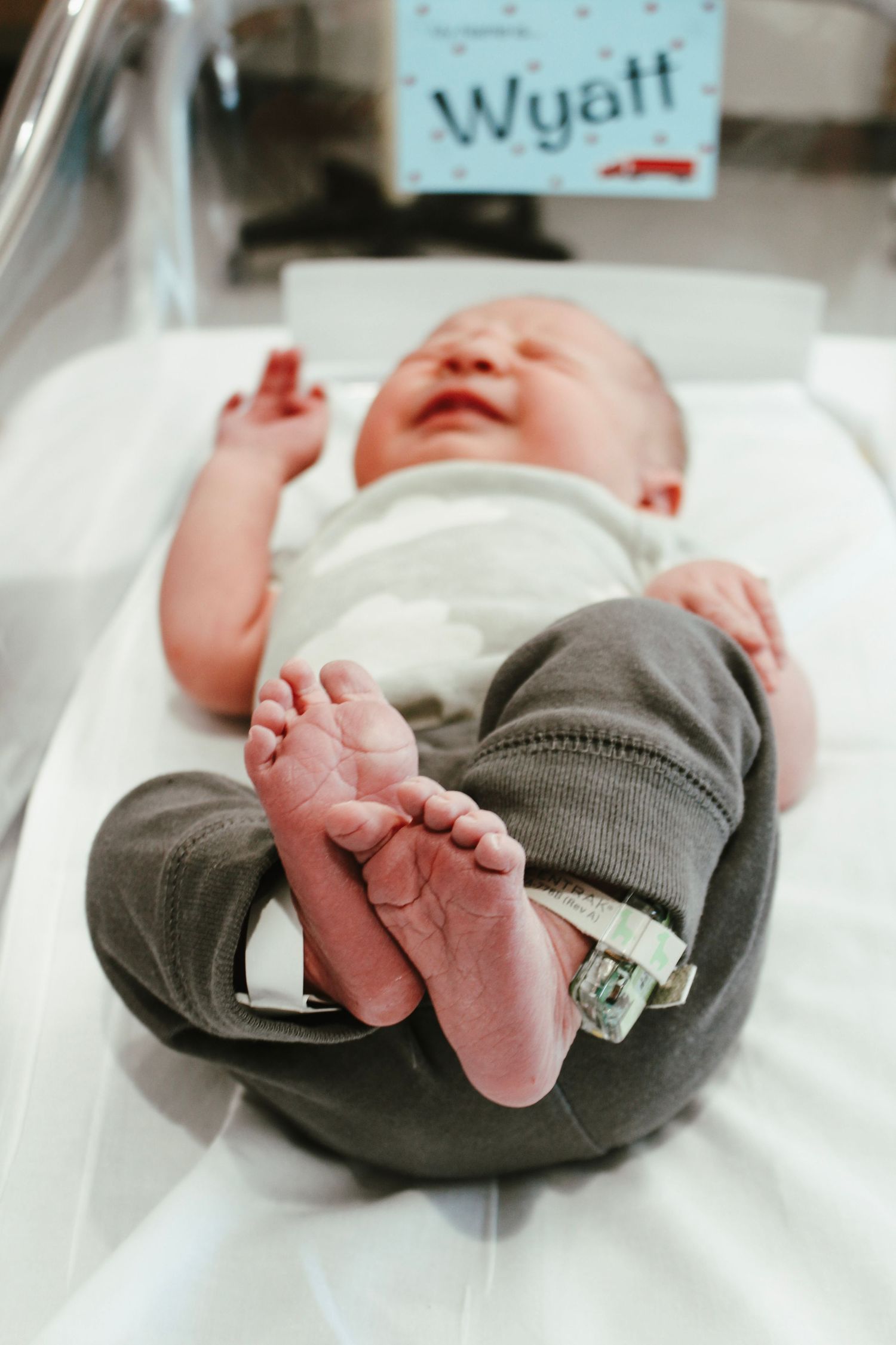 Capture the first precious days of your newborn with Fresh 48 photography in Indianapolis, Indiana hospital room