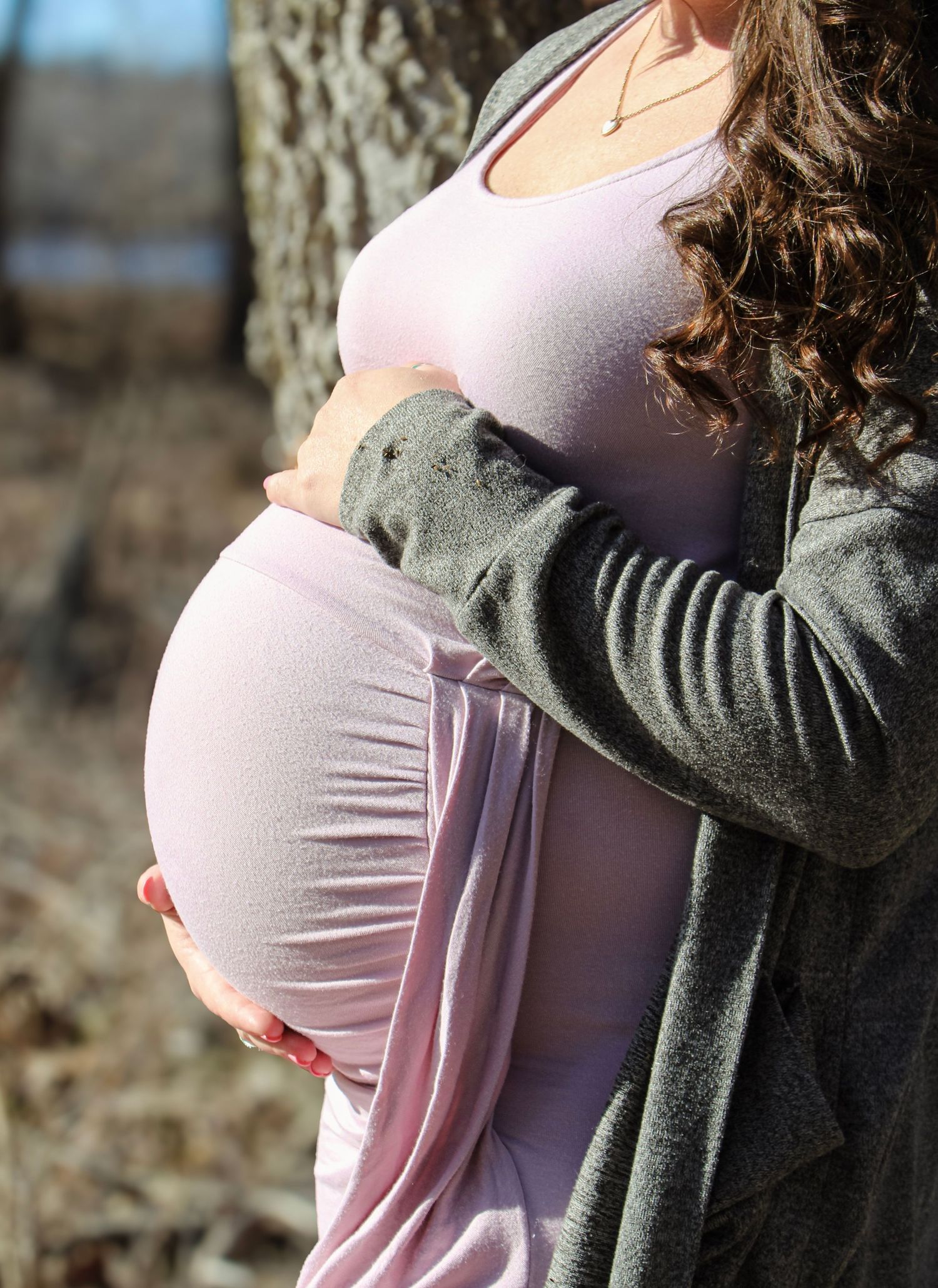 Indianapolis maternity photographer capturing pregnancy, family, and lifestyle moments with natural, timeless images.