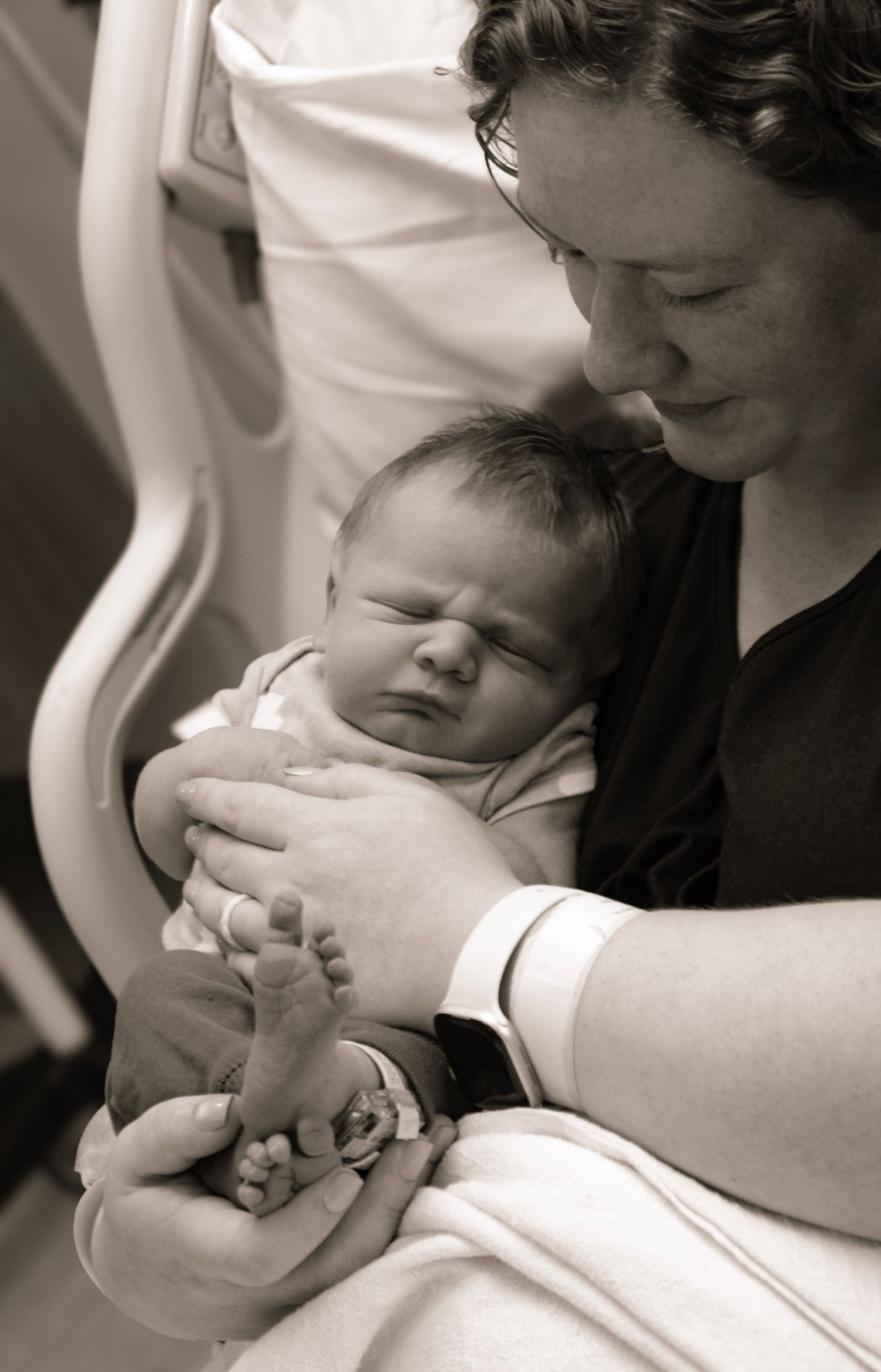 Capture the first precious days of your newborn with Fresh 48 photography in Indianapolis, Indiana hospital room
