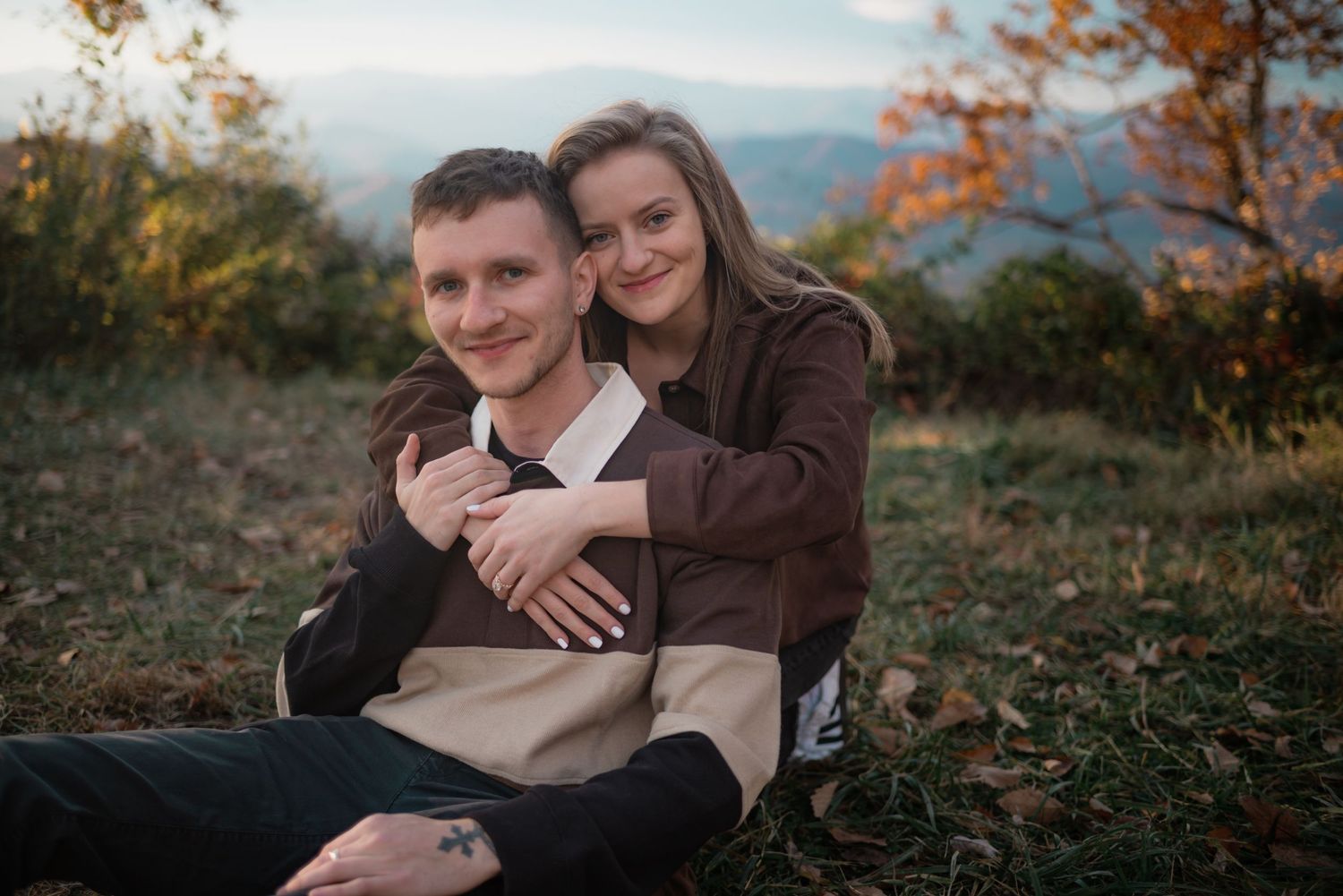 Romantic autumn engagement photo session in a scenic mountain setting during golden hour.