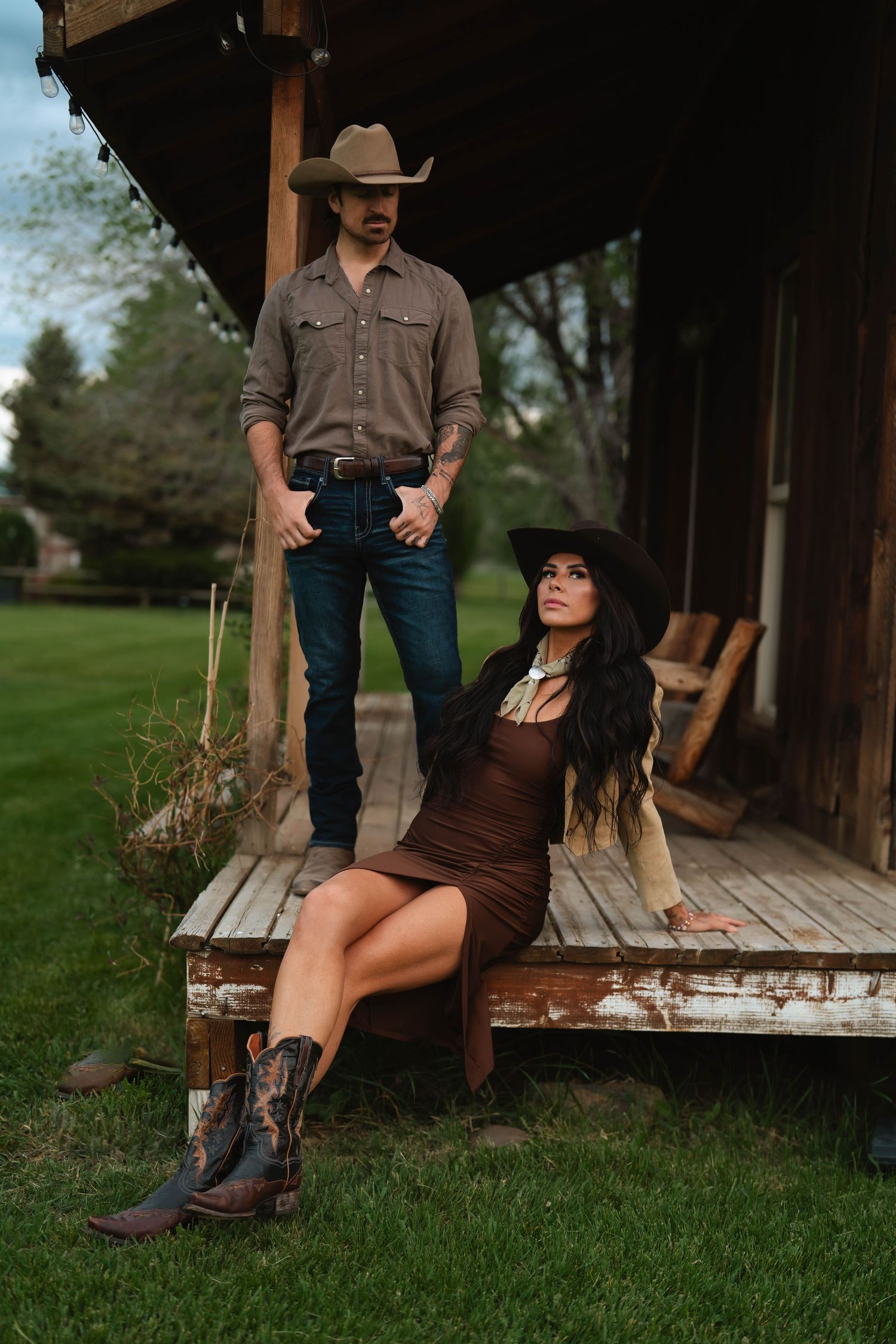 Stylish western-themed portrait session on a rustic wooden porch.