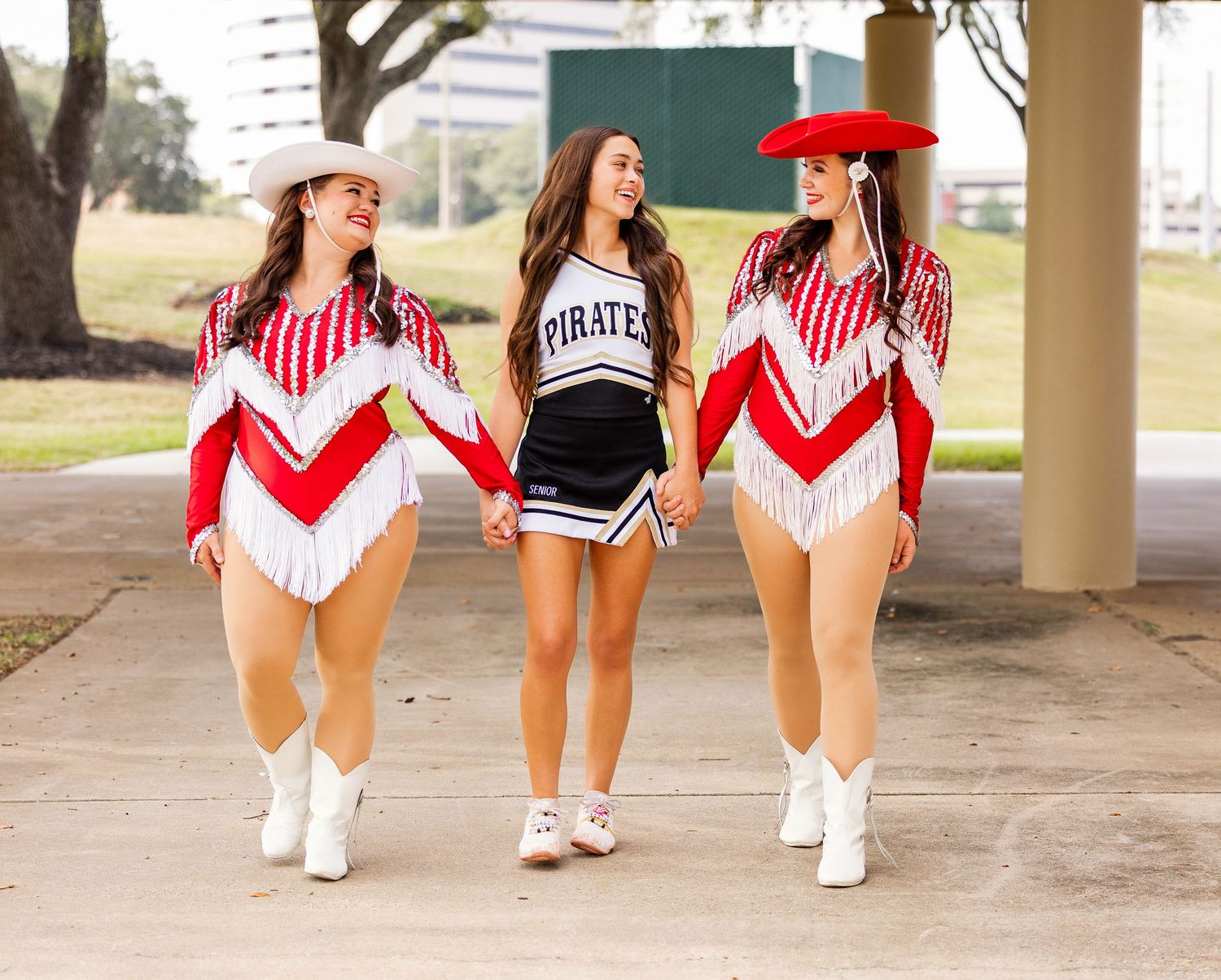 Love the group friend photos.