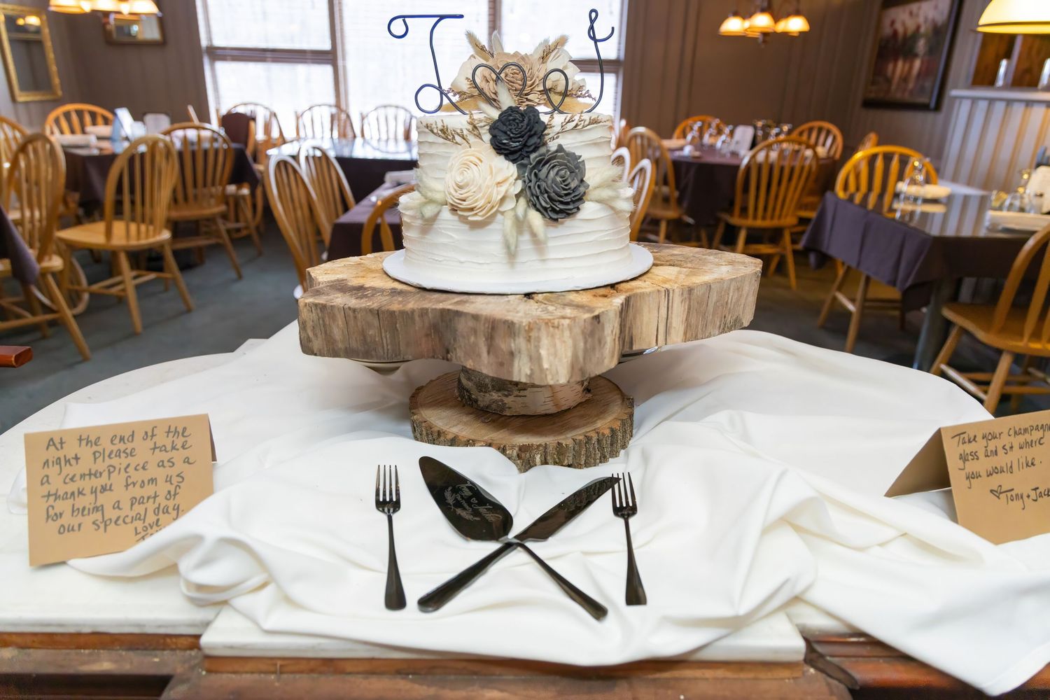 Rustic wedding reception table decor featuring wooden slices and vintage-inspired centerpieces.