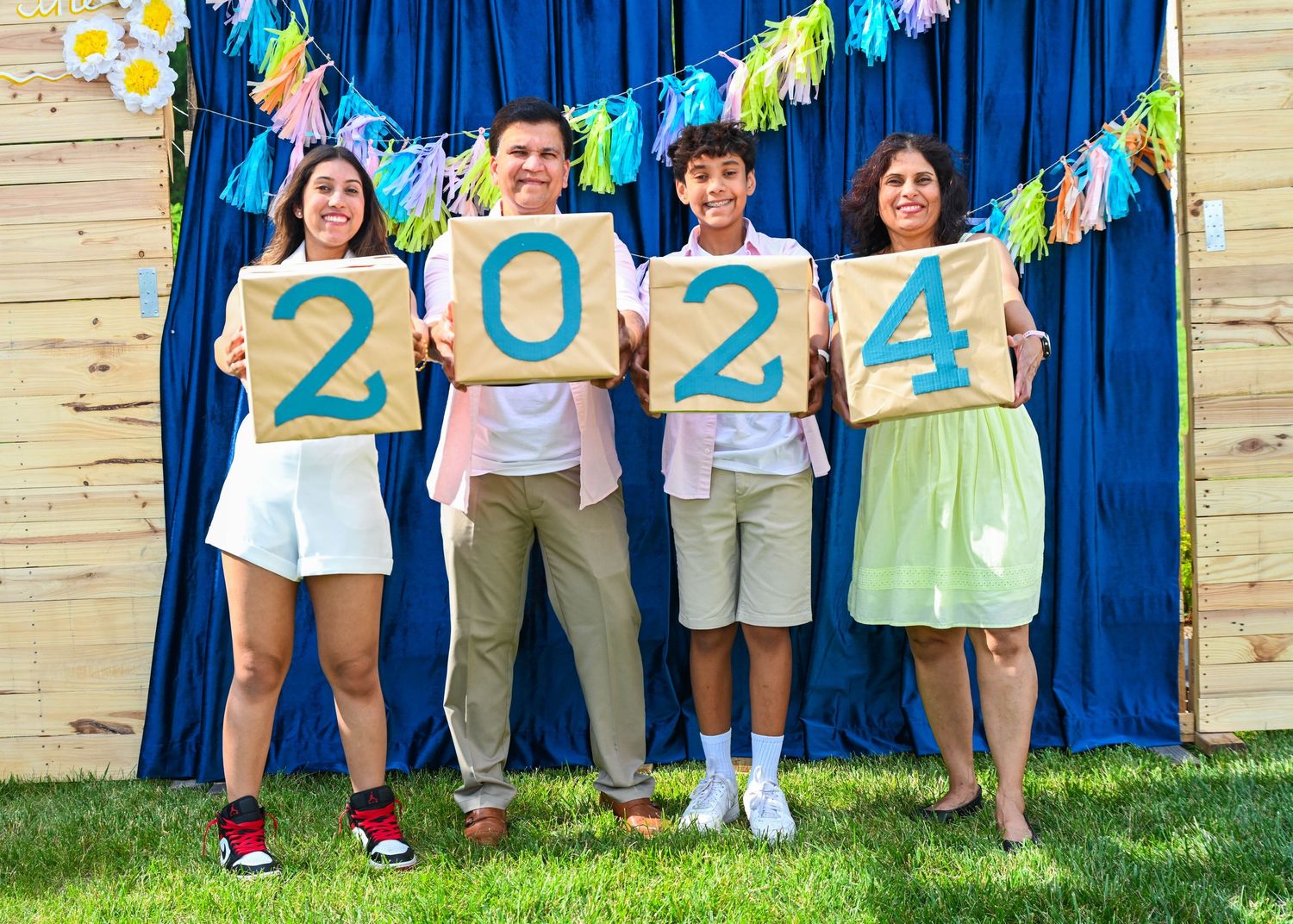 Timeless family graduation portraits filled with love, support, and celebration.