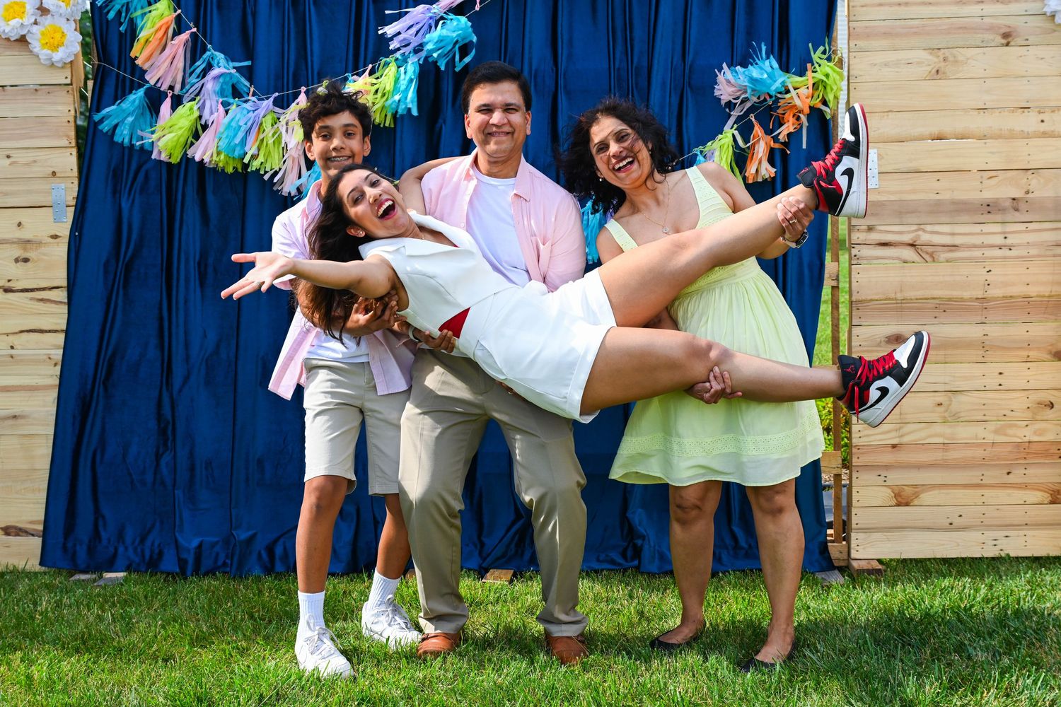 Proud family moments celebrating the graduate’s biggest achievement together.