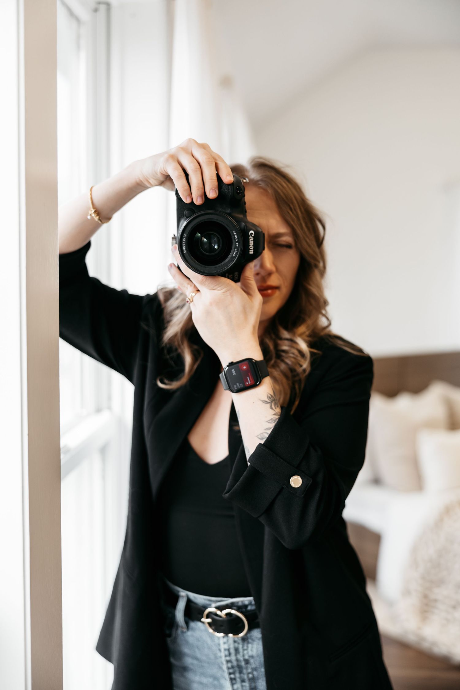 Series of photos showing a photographer with a Canon camera in a black blazer.
