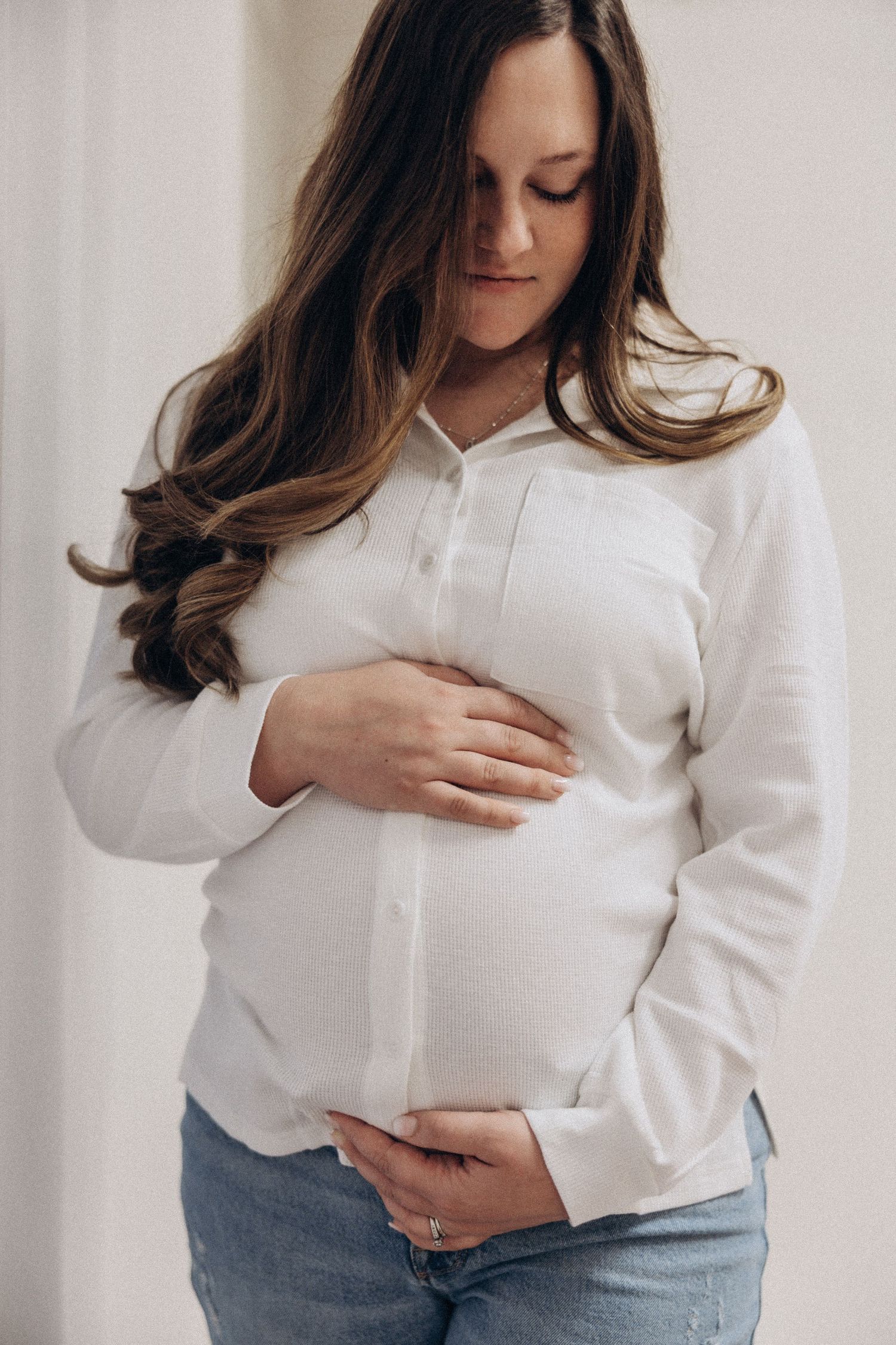 Casual Maternity Photo in Studio + Parkville Missouri
