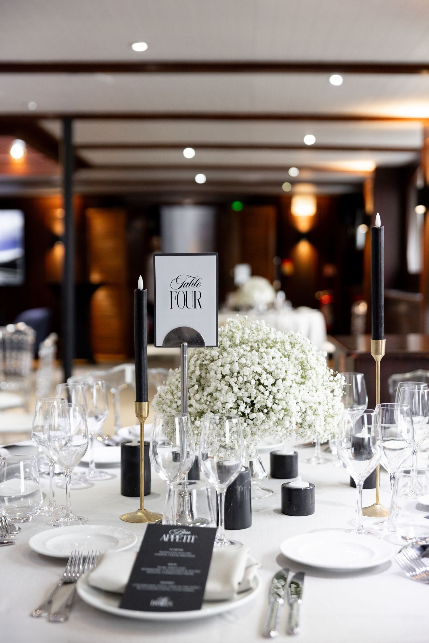 Rose events luxury destination wedding in france portugal spain italy paris americain couple from ohio, wedding on a peniche