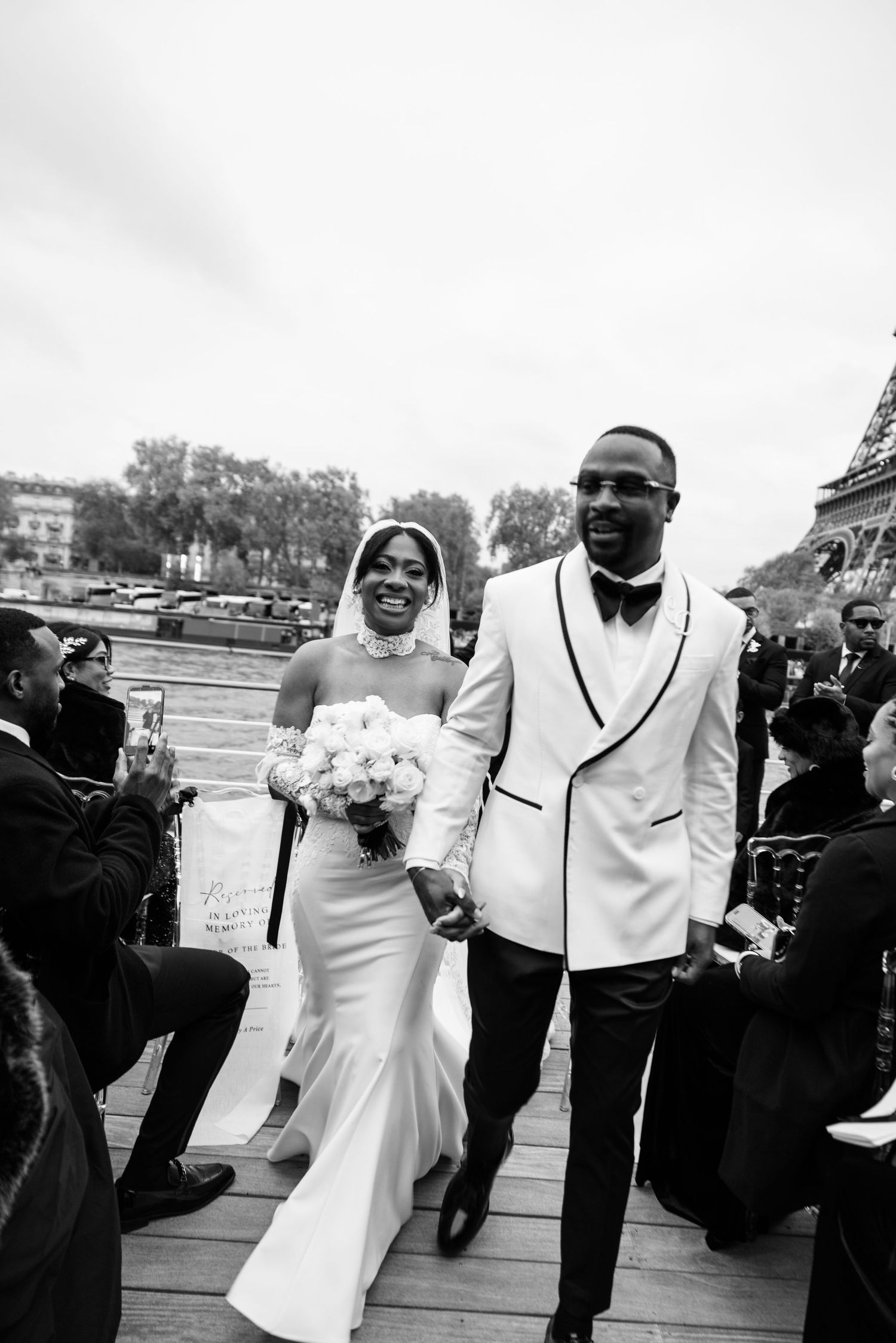 Rose events luxury destination wedding in france portugal spain italy paris americain couple from ohio, ceremony in front of Eiffel tower