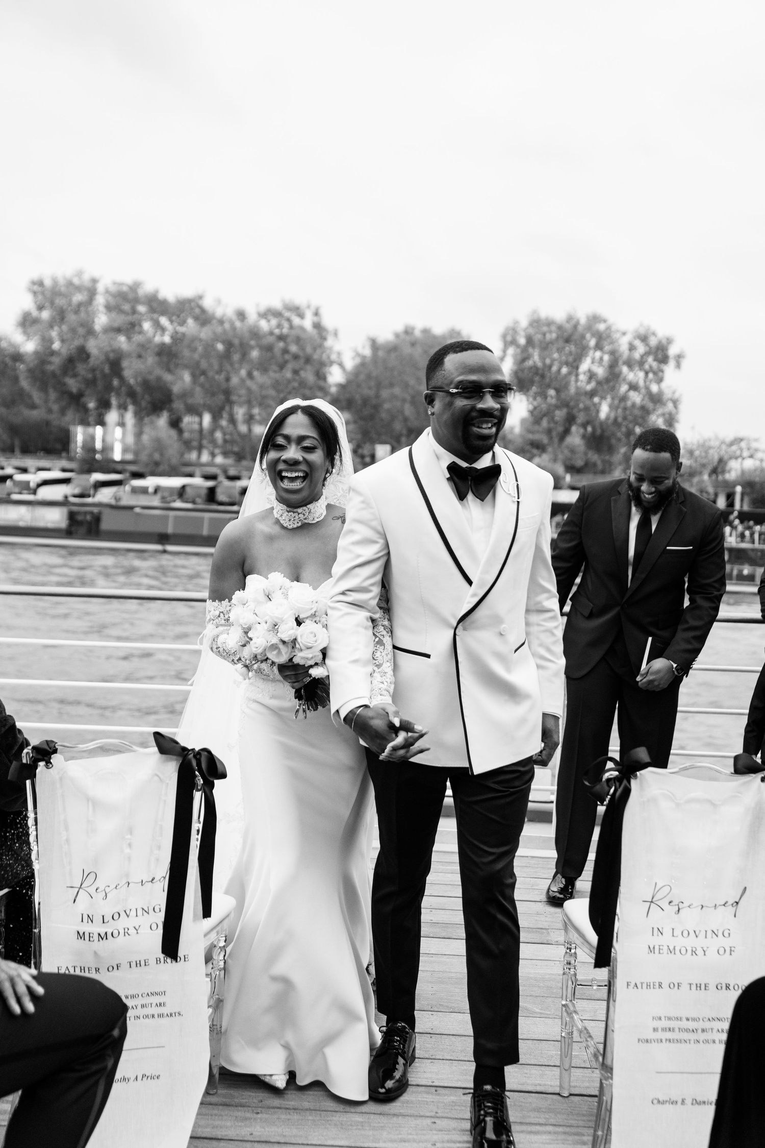 Rose events luxury destination wedding in france portugal spain italy paris americain couple from ohio, ceremony in front of Eiffel tower