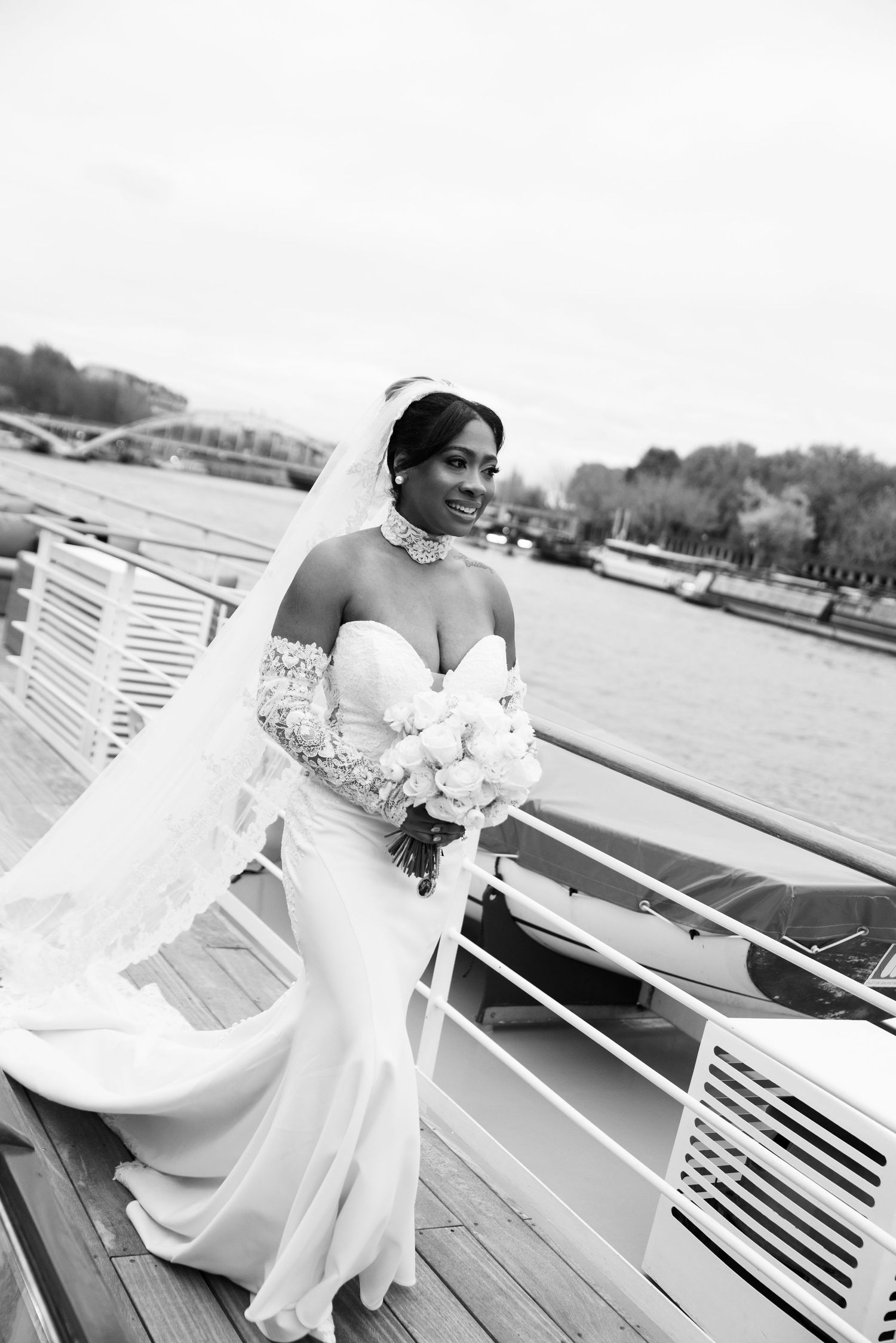 Rose events luxury destination wedding in france portugal spain italy paris americain couple from ohio, ceremony in front of Eiffel tower