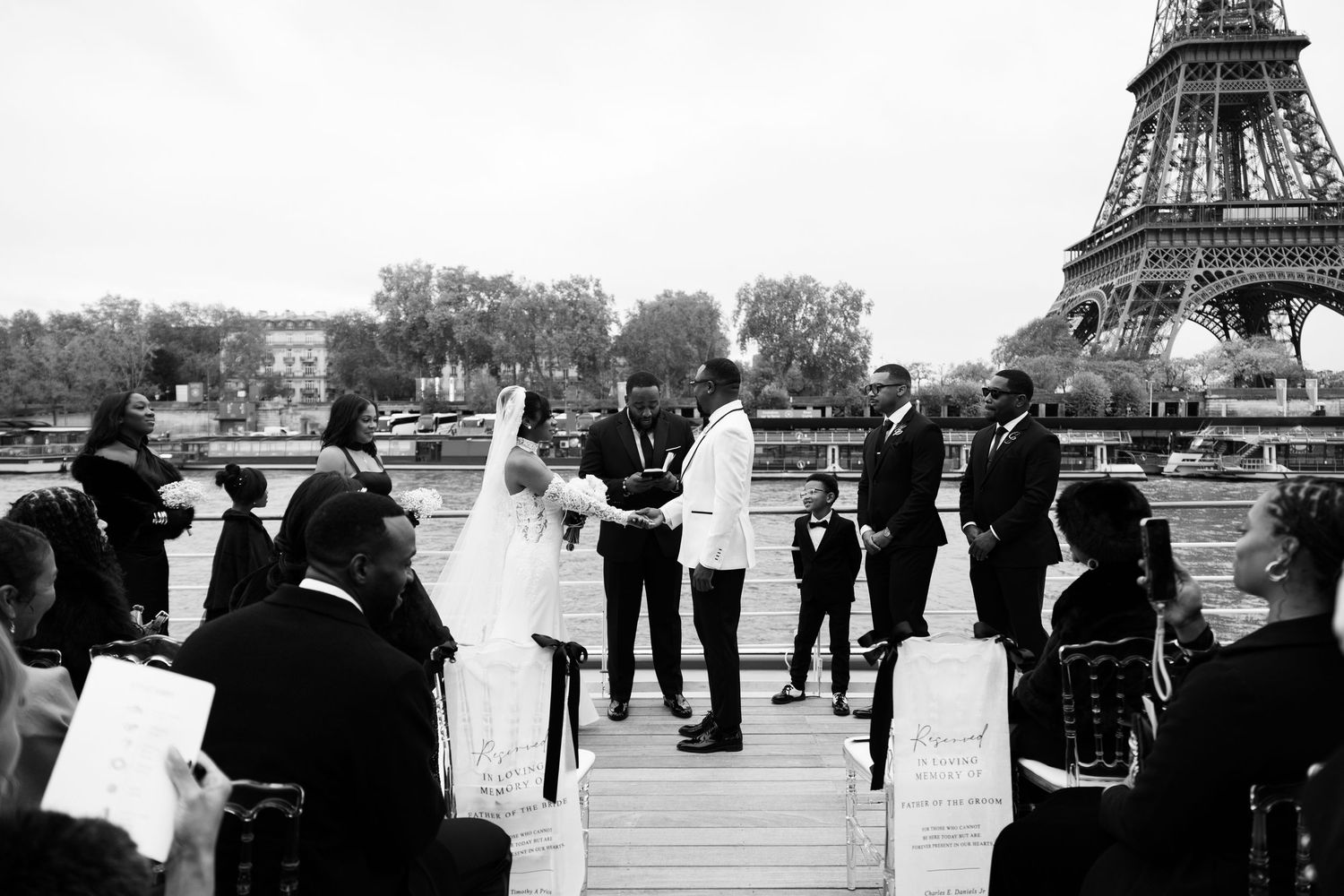 Rose events luxury destination wedding in france portugal spain italy paris americain couple from ohio, ceremony in front of Eiffel tower