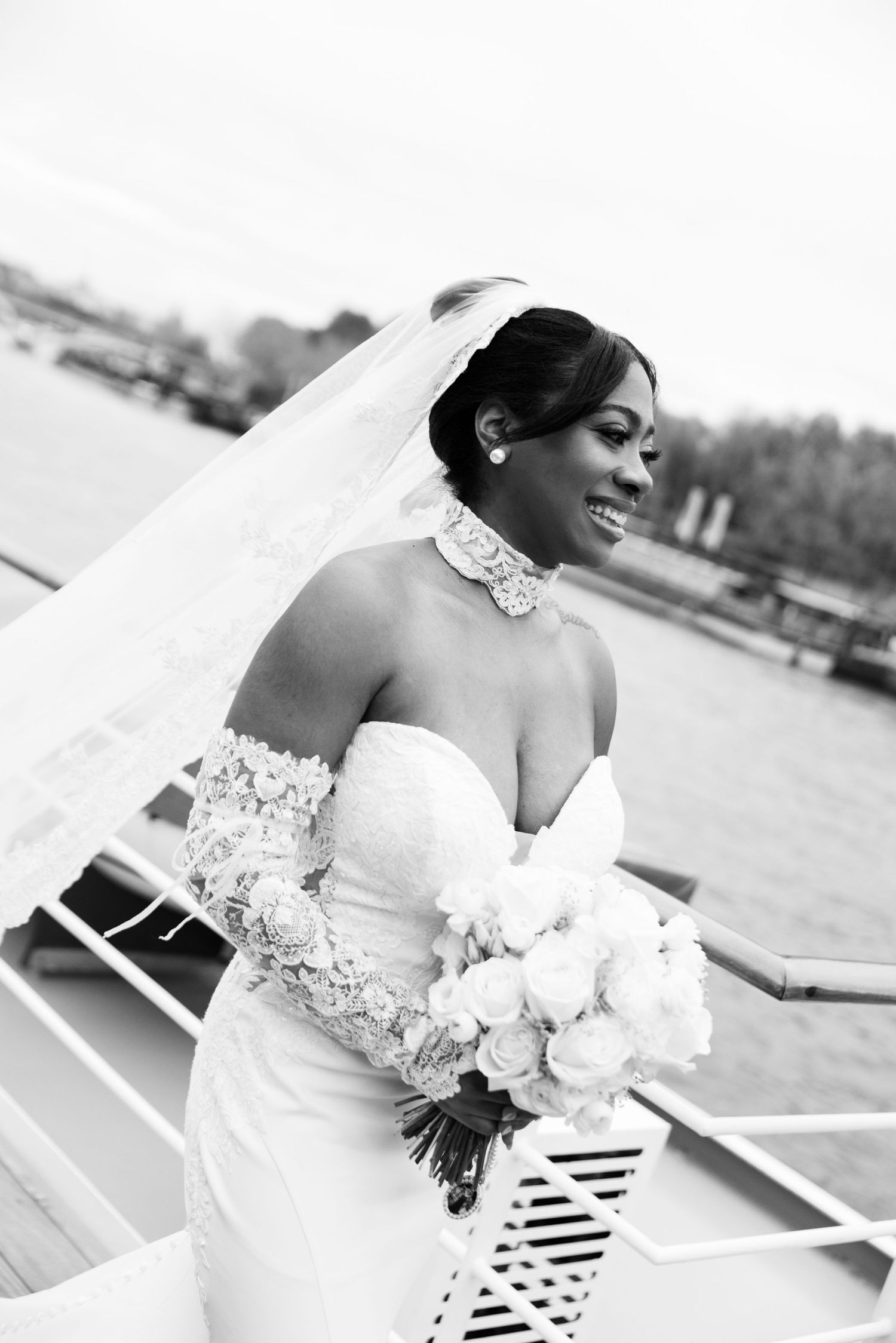 Rose events luxury destination wedding in france portugal spain italy paris americain couple from ohio, ceremony in front of Eiffel tower