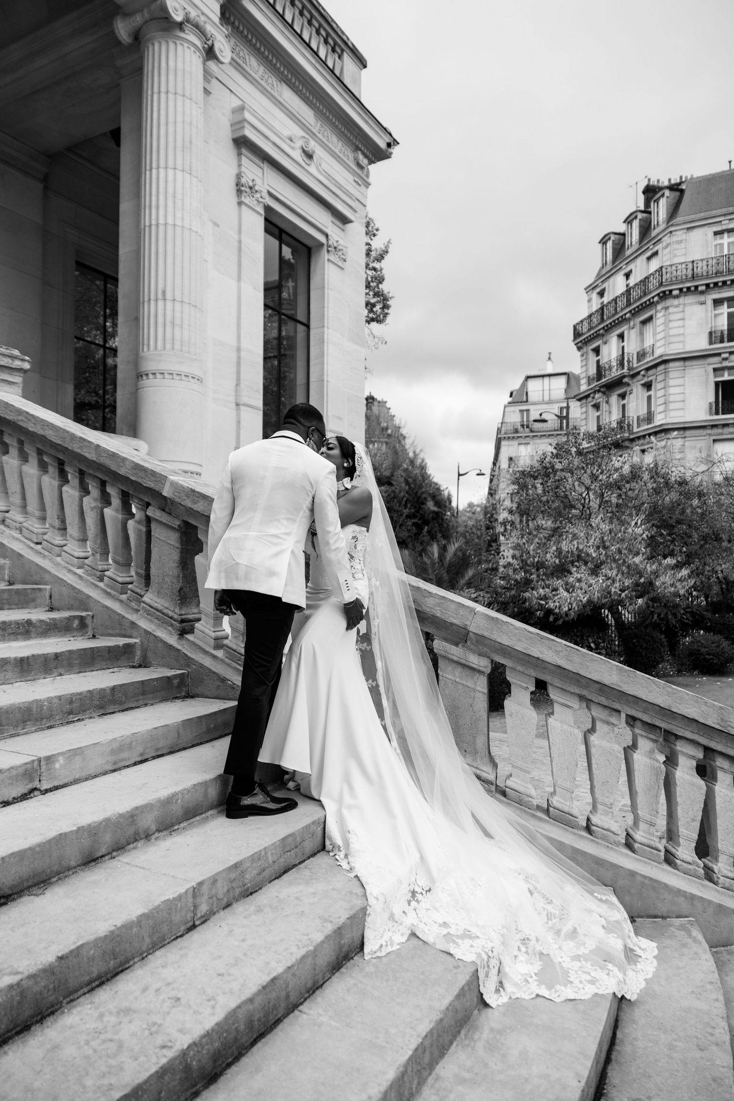 Rose events luxury destination wedding in france portugal spain italy paris americain couple from ohio, wedding on a peniche