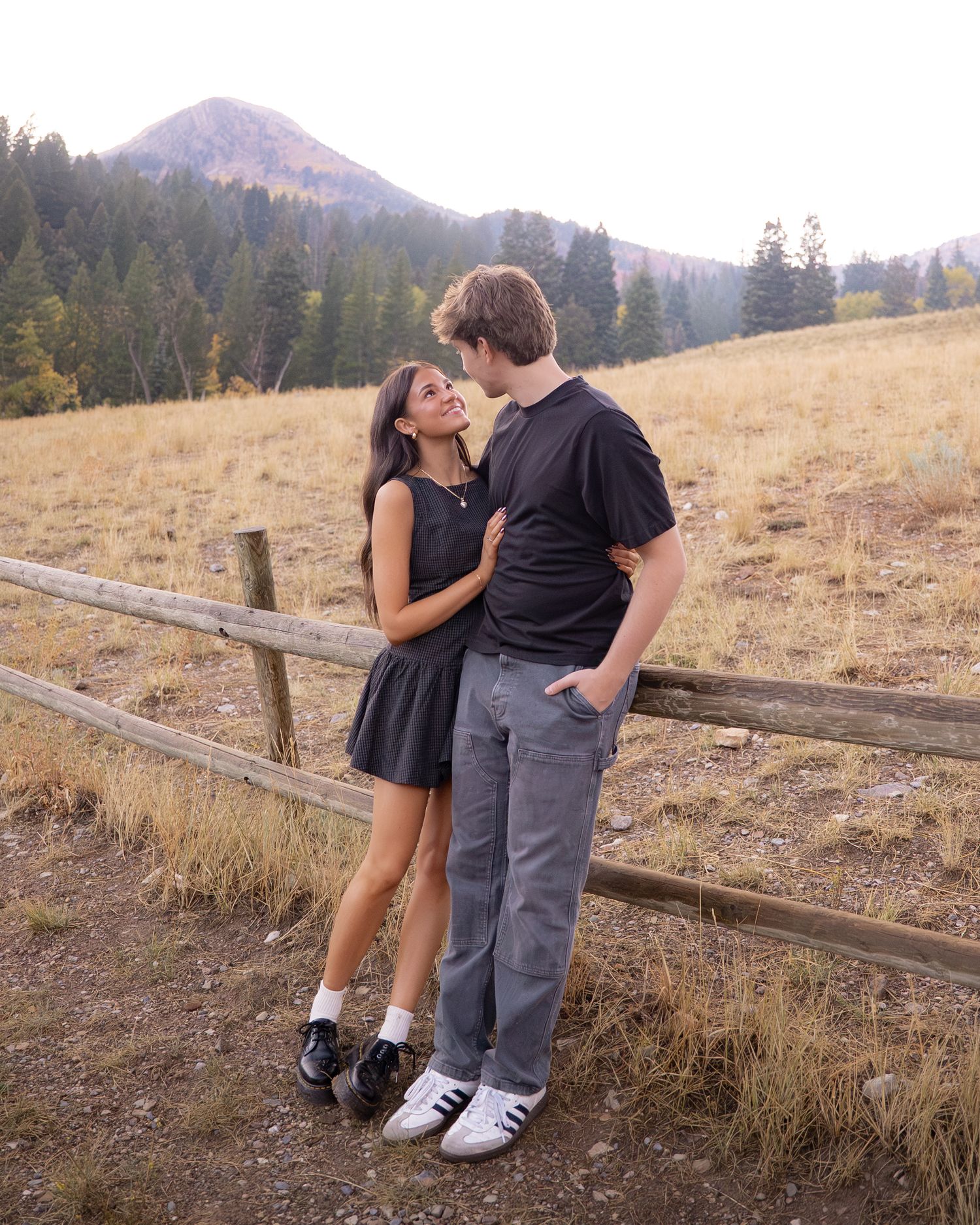 Romantic couples photography in Utah mountains during golden hour