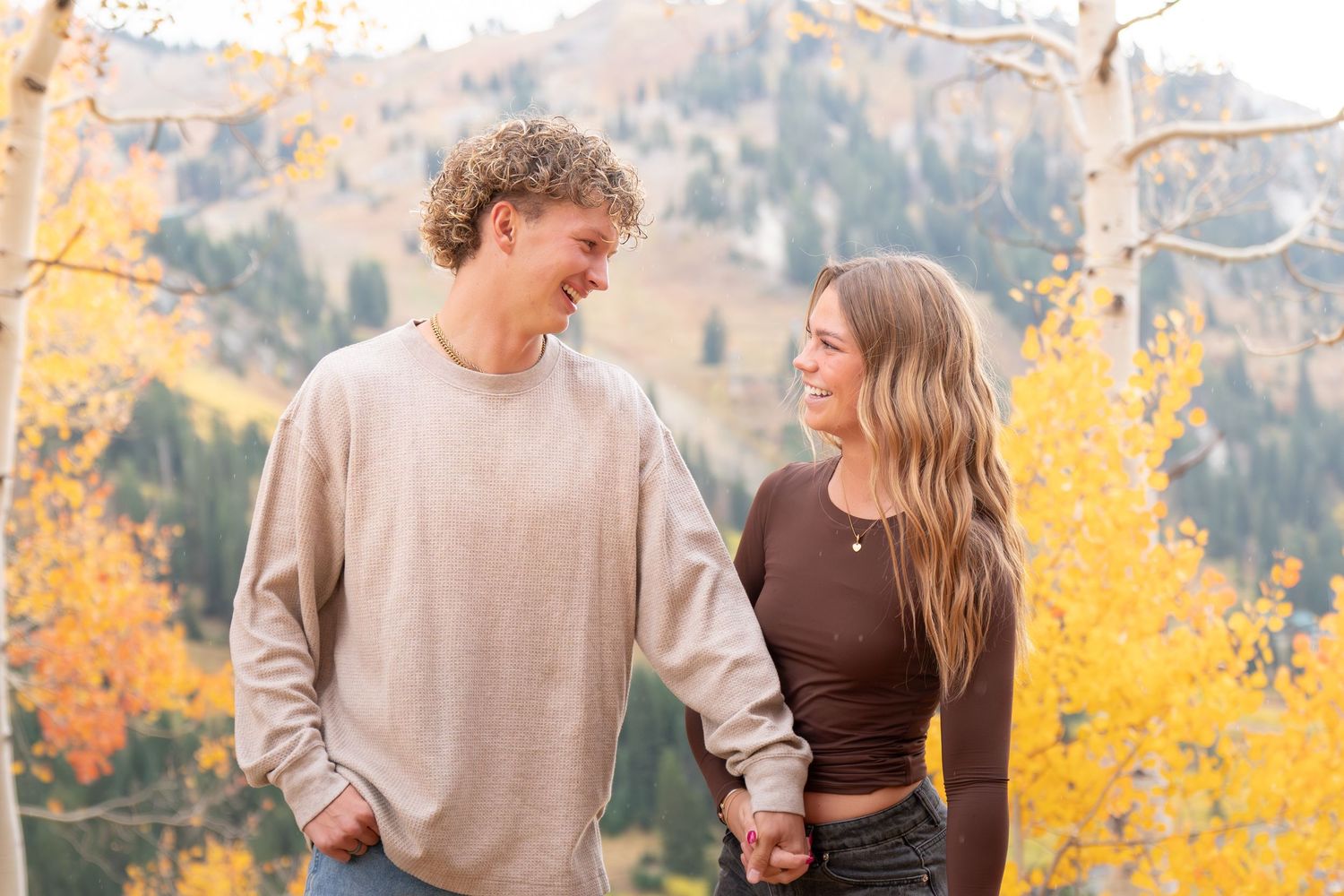 Autumn couples photoshoot in Utah colorful forest near Salt Lake City