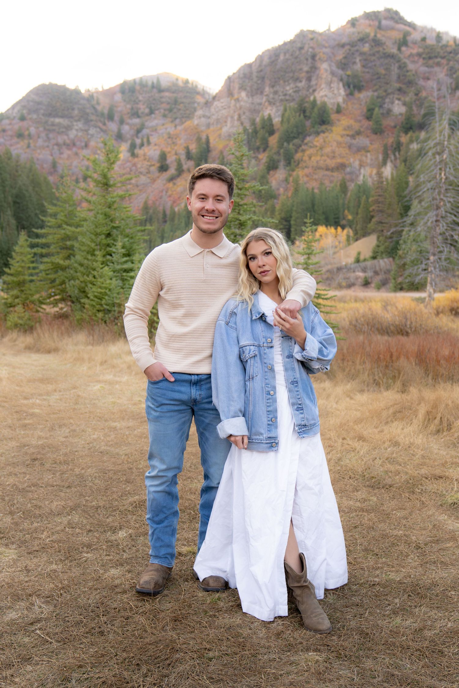 Romantic couples photography in Utah mountains during golden hour