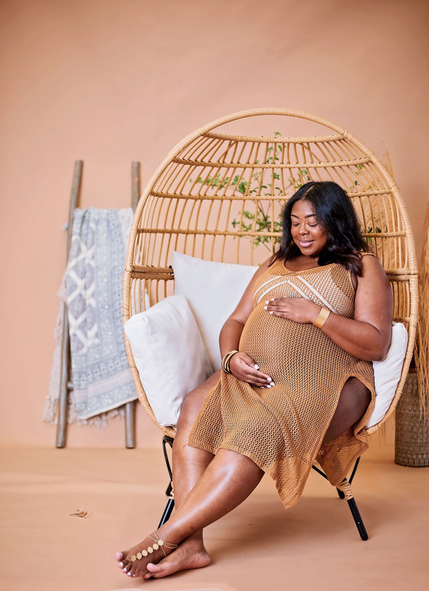 Empowering maternity photography Dallas Fort Worth — bold editorial bump portrait by Studio Mari Forney TX, formerly Mari Jaxn Studio