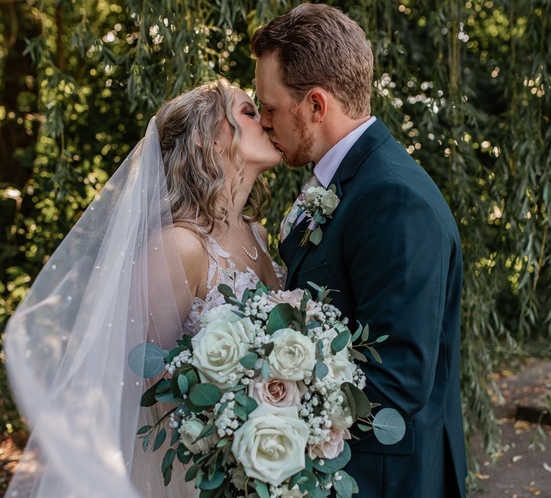Late summer wedding in Hudsonville Michigan, at Agape Acres Barn wedding venue, mid michigan, tuscola county wedding photographer